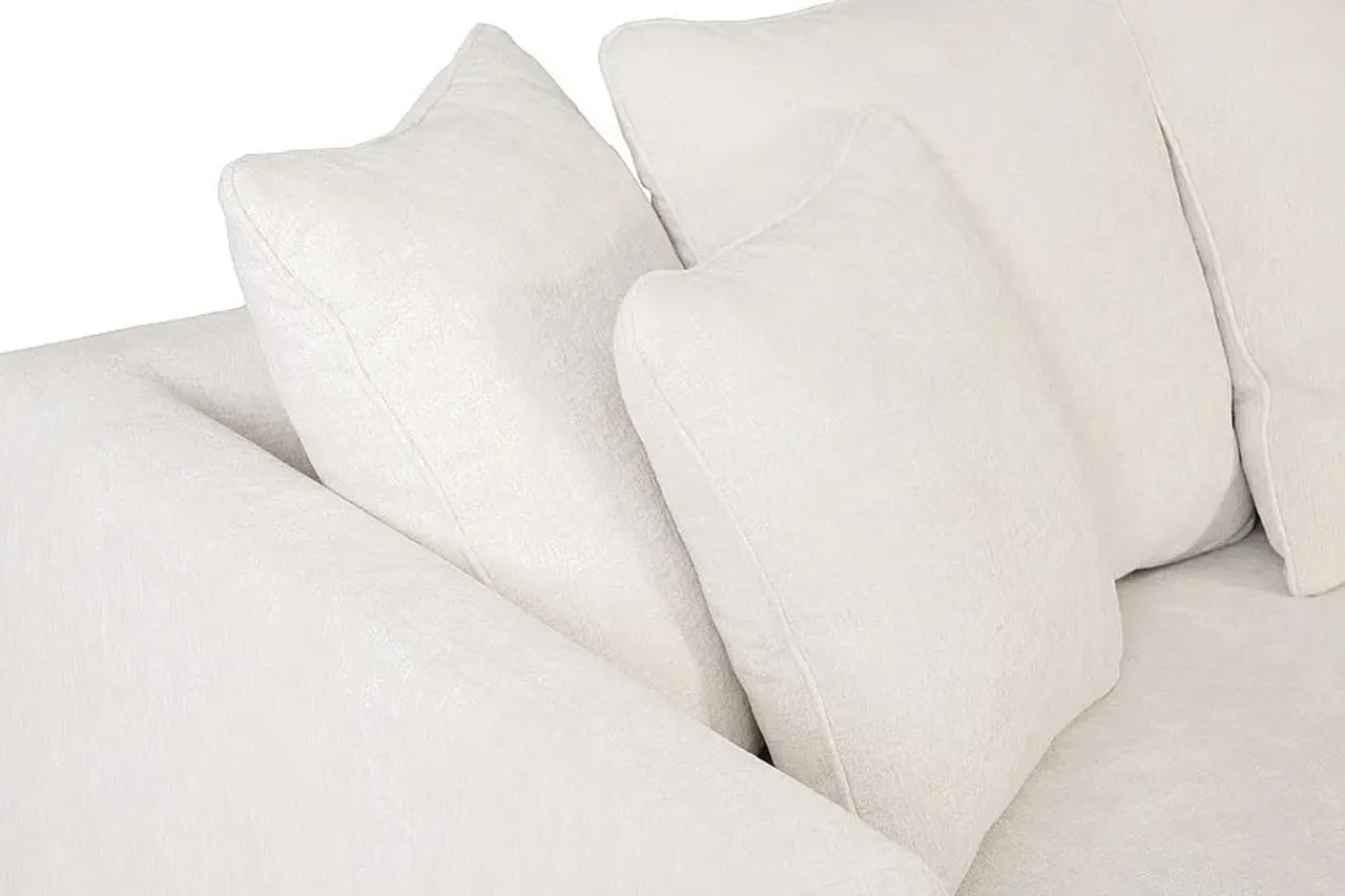 Meie elutuba: diivan Roberto on sama pehme kui pilv ☁️ ▫️ Our living room : Roberto sofa is so soft, as a cloud #interjöör #sisustus #diivan #sisustusinspiraatio #sisustusidea #sisustussuunnittelu #sisustusblogi #mööbel #tallinn