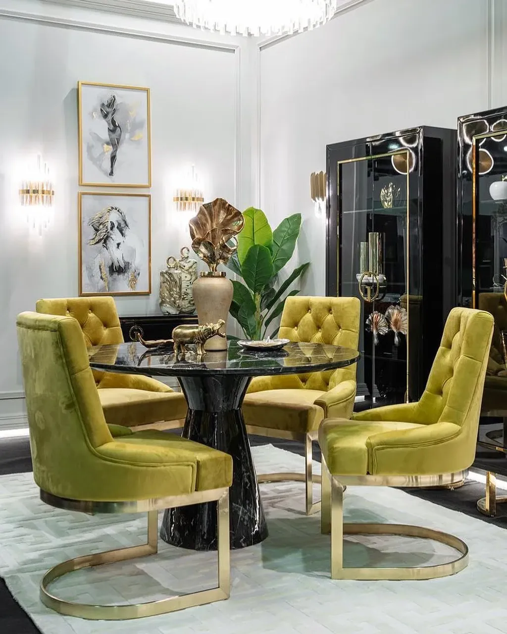 ◽️ Our bright Art deco style: dining table, chairs, carpet .. total interior available to order in our salon. Make your home special ✨ Salon in Tallinn: Paadi tee 3 #interiordesign @interiohome.ee ◽️ Meie särav interjöör Art deco stiilis, kõik saaks tellida meie salongis Tallinnas: Paadi tee 3 #interjöör #sisustus #sisustusinspiraatio #sisustussuunnittelu #sisustusidea #moodnekodu #diivan #decoreestilo #decorhome