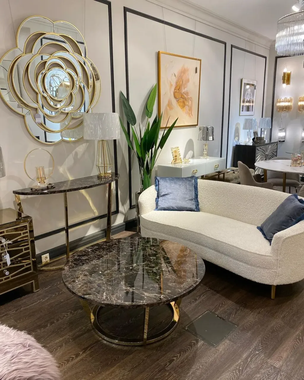 MEIE INTERJÖÖR ▫️ 

Meie kaubamärgi idee on Art Deco stiil, mis on loodud üllatama ja rõõmustama nii omanikke kui ka külalisi 🤍
Külastage meid aadressil: Paadi tee 3, Tallinn @interiohome.ee 

#sisustus #mööbeltallinn #salongtallinnas #furnituretallinn #interjöör