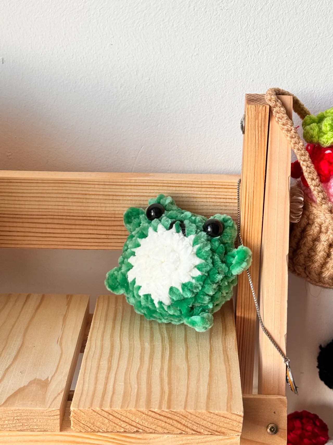 Easy cute crochet frog 🐸pattern 
No sew!!