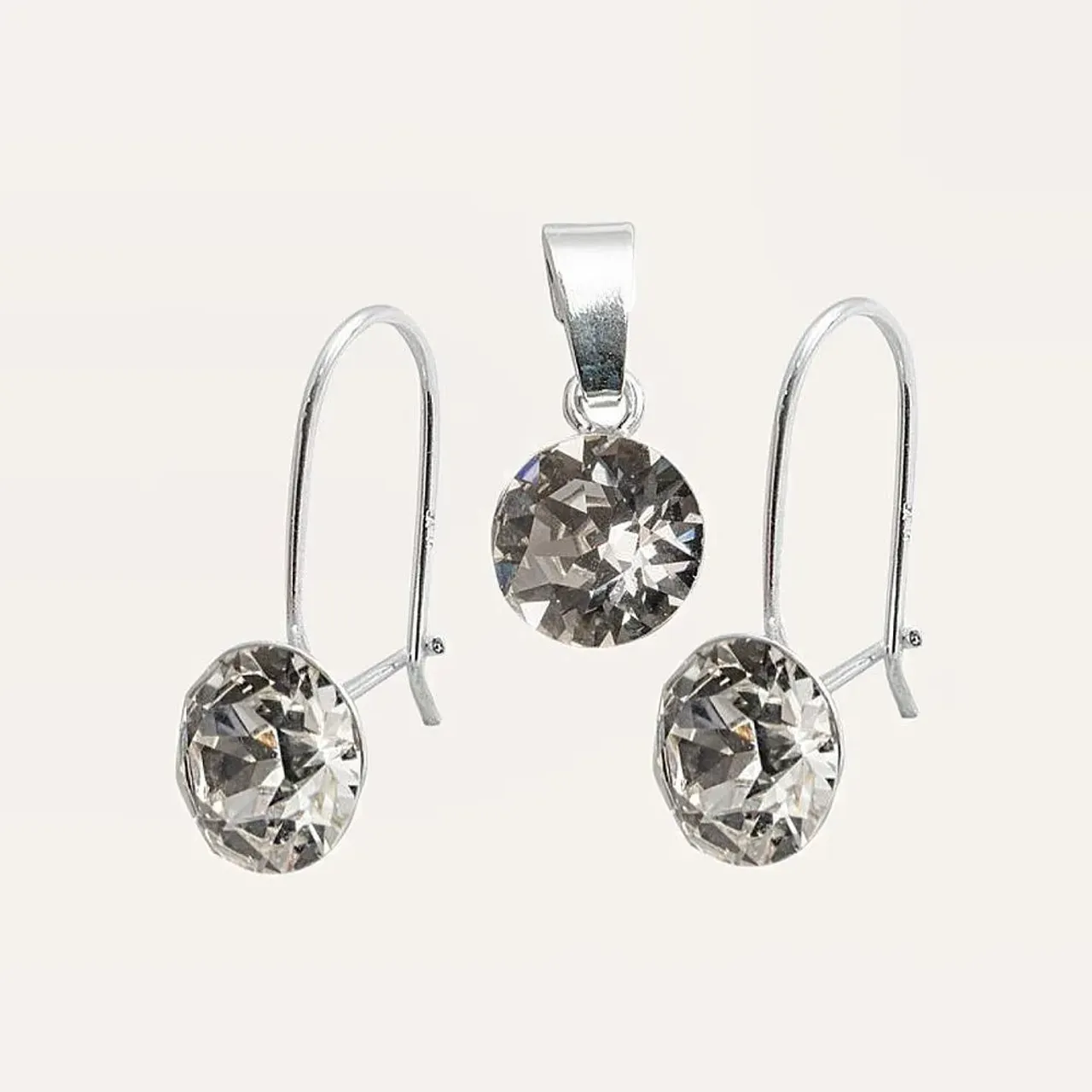 Uus! Hõbe Kõrvarõngad + Kulon Swarovski Kristallidega 💎 ⠀ ⠀
⠀
▪️Kristall: SWAROVSKI®  Xirius 8mm Crystal Clear ⠀
▪️Kõrvarõngade suurus: 8mm ⠀
▪️Material: 925 sterling silver ⠀
▪️Kristalli värv: Crystal col ⠀

Hind: 17€

Soovite osta? Suhtlemiseks Direct 📥 või e-mail 📩

#CalypsoEesti #CalypsoStoreEst ————————————————————————
Новые! Серебряные Серьги + Кулон с Кристаллами Swarovski💎
⠀
▪️Кристалла: SWAROVSKI® Xirius 8mm Crystal Clear ⠀
▪️Размер серьг: 8мм ⠀
▪️Материал серьг: 925 первоклассное серебро ⠀
▪️Цвет кристалла: Crystal col ⠀

Цена: 17€

Желаете приобрести? Пишите в Директ📥 или на почту📩

#CalypsoEesti #CalypsoStoreEst