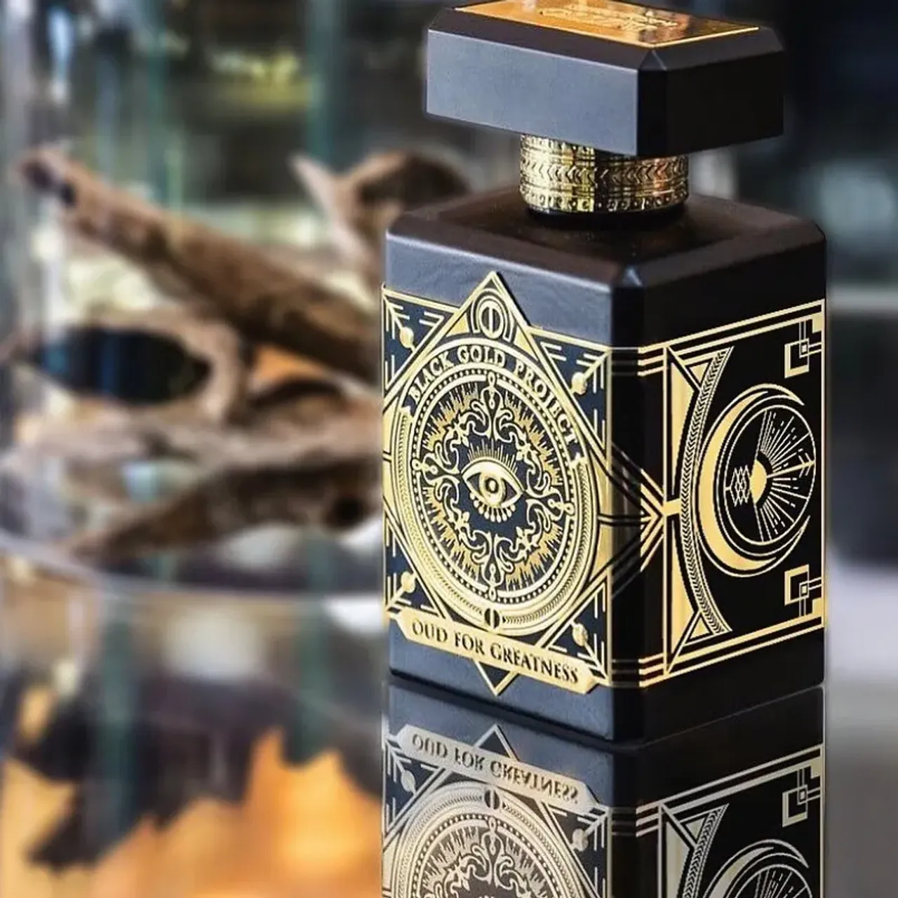INITIO Parfums Privés Oud for Greatness
Страна: Франция
Год выпуска: 2018
Группа: восточные древесные
Коллекция: Black Gold Project
Пол: unisex
Верхние ноты: шафран, мускатный орех и лаванда
Средняя нота: уд
Базовые ноты: пачули и мускус
⚜️ Oud For Greatness — таинственный мистический аромат представляет собой возвращение к истокам цивилизации, к первым парфюмам, созданных в Египте более 5000 лет назад, когда ароматы создавались для магических культовых ритуалов для лечения больных и общения с духами предков.
⚜️ Аромат открывается пряно-специевым запахом мускатного ореха, утонченными оттенками драгоценного эфирного масла нежных цветов шафрана и свеже-бальзамическими зелеными оттенками лаванды. «Сердце» парфюмерной композиции насыщено глубокими дымно-древесными нотами драгоценного уда, а богатый, чуть сладкий акцент сандала и деликатные нотки мускуса дают неповторимый теплый оттенок.
⚜️ «Уд нередко называют «черным золотом», - напоминает пресс-релиз марки.
И не только за высокую стоимость, но и за «благословенные» качества. Священный, мистический и даже магический — некоторые говорят, что это запах нирваны, а кто-то считает его ароматом рая, одним из самых сильных афродизиаков. Но для всех он — воплощение счастья и радости. Для того, чтобы почувствовать сильную энергию и мистические свойства уда Initio создали Oud for Greatness. Самая высокая из возможных концентрация ценнейшего удового масла делает аромат поистине роскошным.»
Аромат стойкий, шлейфовый, сексуальный, он завораживает и притягивает, влюбляя в себя женщин
и мужчин во всем мире. 🥰
_____
В распиве:
1ml - 6€
2ml - 10€
3ml - 15€
5ml - 22€
10ml - 42€