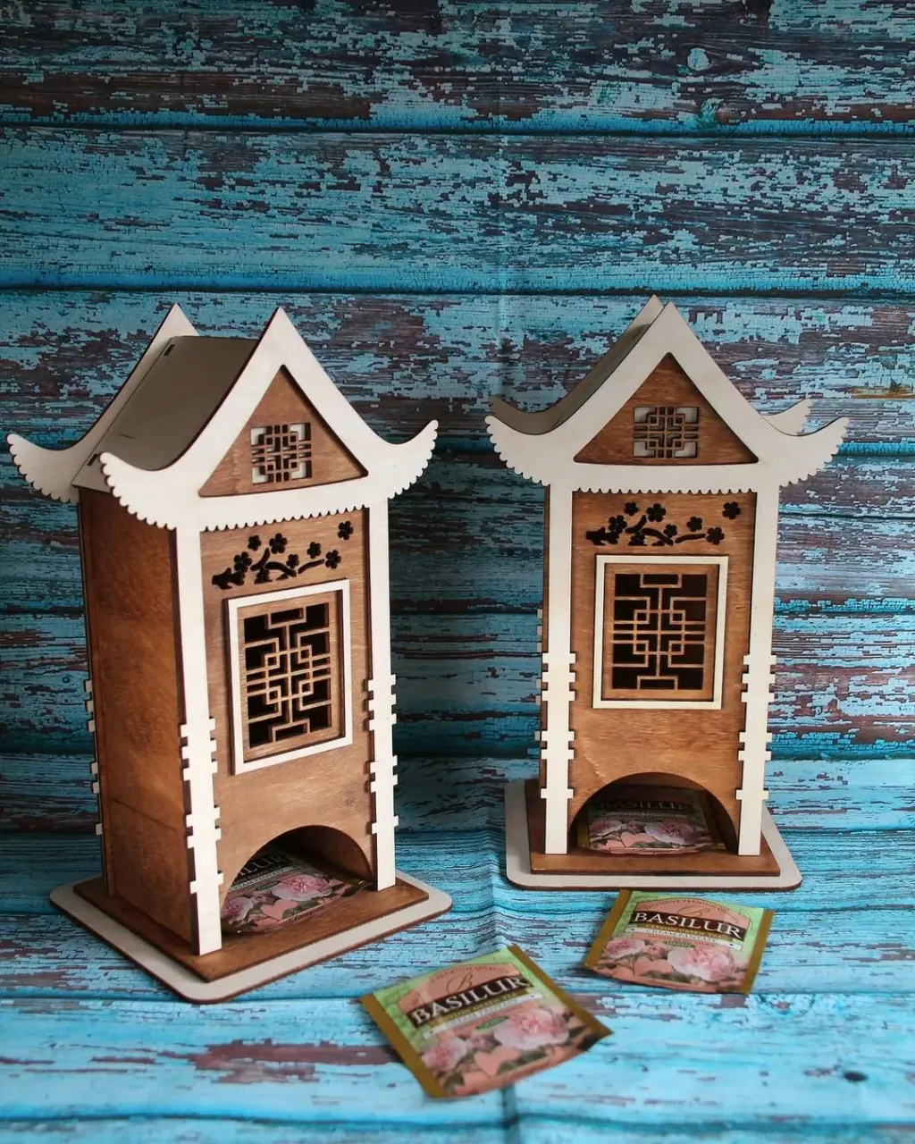 Чайный домик придаст индивидуальность вашей кухне;
- Подарит незабываемую атмосферу тепла и сделает ваше чаепитие интересным и приятным;
- Может послужить уникальным подарком вашим близким и друзьям.
_______________________________
❗️А так же есть возможность гравировки поздравительной надпись
_______________________________
#käsitöö #kingitus #eestikäsitöö #eesti #нарва  #интерьер #эстония🇪🇪 #интерькухни #kohvik #tee #чай☕  #narva #eesti #handmade #ручнаяработадерево #woodcreationscrafts #handcraftedinestonia #woodwork  #интерьер #estonia🇪🇪 #giftidea #estoniagiftideas @estonia_gift_ideas #idavirumaa  #чайныйдомик #teahouse