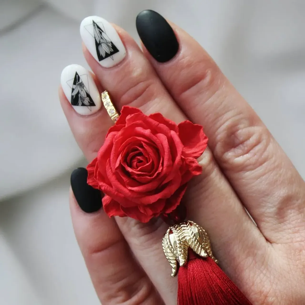Foamiran rose 🌹

#handmade #foamiran #floral #earrings #giftidea #katreen #käsitöö #disainiehted #ручнаяработа #фоамиран #розыизфоамирана #украшениясцветами #красноевзолоте #творчество #любимоедело