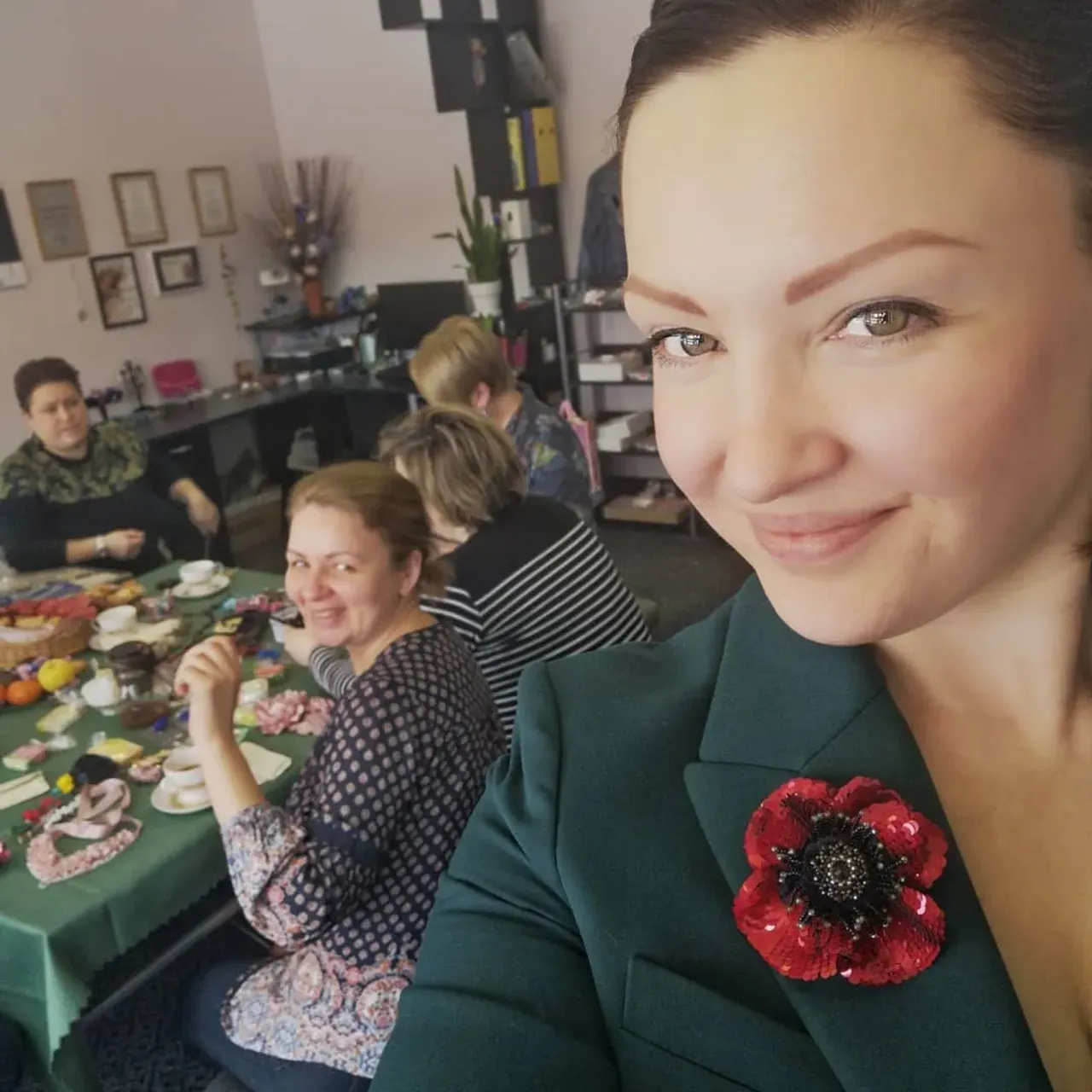 С праздником нас, прекрасные женщины!
Желаю всем нам, помимо цветов, улыбок и обожания, свой творческий мир, от которого горят глаза и хочется (Т9 предлагает верить плакать кричать 😀, ну разве что от счастья) дарить любовь ❤️ #8марта