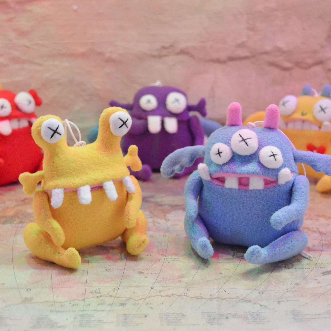 Creepy cute monster toys made of fleece.
A set of 5 PDF.
Make with your own hands with the help of my manufacturing guide.
Detailed step-by-step instructions in pdf format.
#handmade #sewingproject #sewingpattern #diytoys #creepycute #diy #sewingpatterns #plushtoys #stuffedanimals #sewing