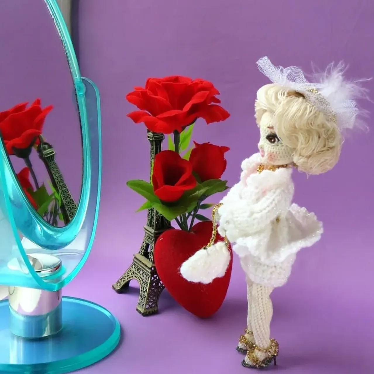 Красоту навела, теперь можно и похвастаться 🌸
⠀
🌸 Куколка ростом 15 см
🌸 Связана из хлопка
🌸 Личико вышито мулине
🌸 Полностью на проволочном каркасе
🌸 Вся одежда съемная
🌸 В туфельках стоит самостоятельно
#weamiguru #amigurumi #amigurumidoll #crochetdoll #instacrochet #handmade #подарок #вязанаякукла #love #ярмаркамастеров #amigurumi_mi #коллекция #хобби #вязаниеназаказ #магия #любовь #коллекционнаякукла #шанс #миниатюра #игра #расческа #бигуди #подарок #crochet