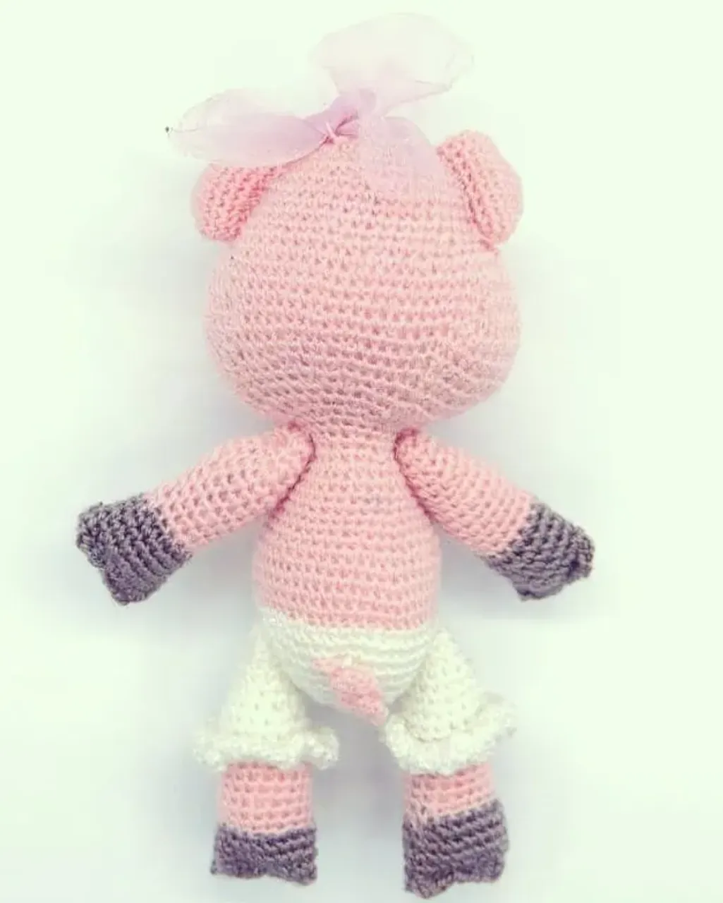 На столе стоит игрушка, то ли свинка, то ли хрюшка... Знакомьтесь, хрюша Нюша.
Рост 13 см.
#новыйгод #символгода #свинка #поросенок #хрюша #игрушки #игрушкиручнойработы #игрушкикрючком #вязание #вязаниекрючком #подарки #подаркидетям #ручнаяработа #амигуруми #амигурумисвоимируками #амигурумикрючком #amigurumi #handmade