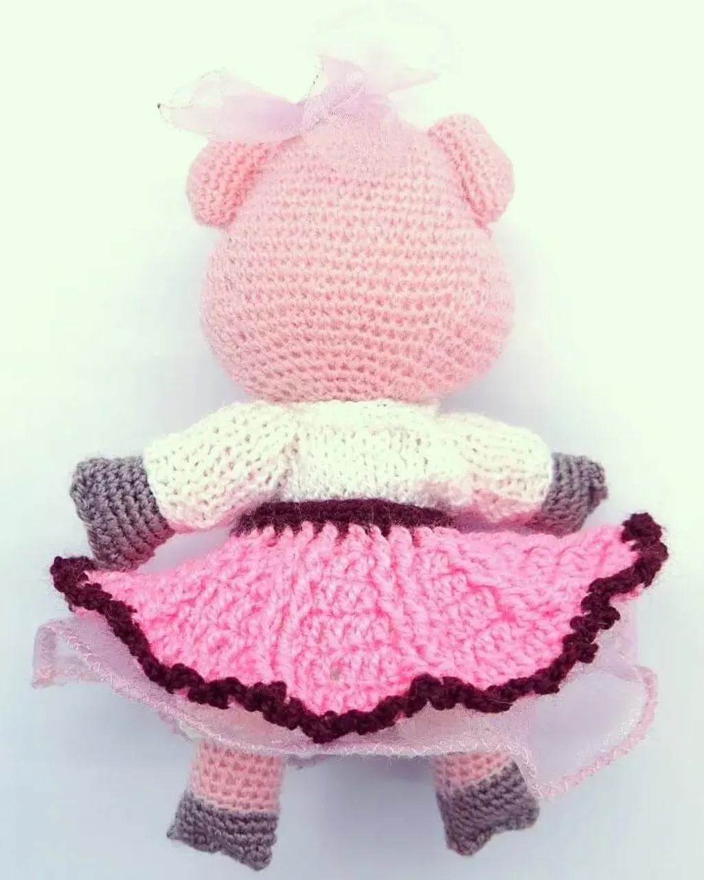 На столе стоит игрушка, то ли свинка, то ли хрюшка... Знакомьтесь, хрюша Нюша.
Рост 13 см.
#новыйгод #символгода #свинка #поросенок #хрюша #игрушки #игрушкиручнойработы #игрушкикрючком #вязание #вязаниекрючком #подарки #подаркидетям #ручнаяработа #амигуруми #амигурумисвоимируками #амигурумикрючком #amigurumi #handmade