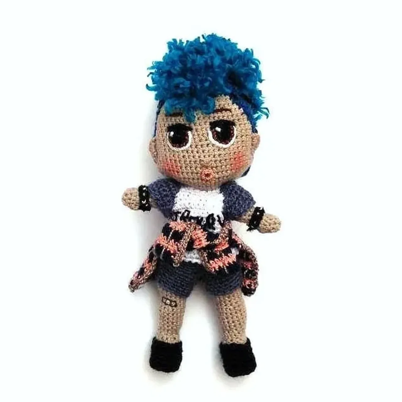 Lol Punk Boy 
Рост куколки 18 см. Одежда: накидка, футболка, шорты, ботинки, все съемное. Стоит самостоятельно. 
#кукла #кукларучнойработы #куклы #вязанаякукла #куклаlol #lol #куклалол #мальчиклол #вяжуназаказ #вяжукрючком #амигуруми #амигурумисвоимируками #амигурумикукла #амигурумикрючком #amigurumi #handmade #вязаниеназаказукраина #zolotie_ruchki_r