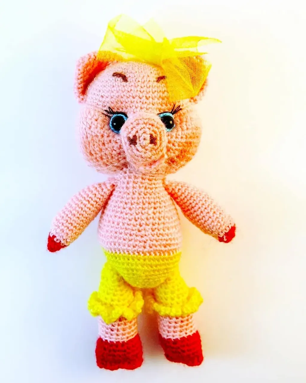 Ещё одна хрюшка. Рост 13 см.
#новыйгод #символгода #свинка #поросенок #хрюша #игрушки #игрушкиручнойработы #игрушкикрючком #вязание #вязаниекрючком #подарки #подаркидетям #ручнаяработа #амигуруми #амигурумисвоимируками #амигурумикрючком #amigurumi #handmade