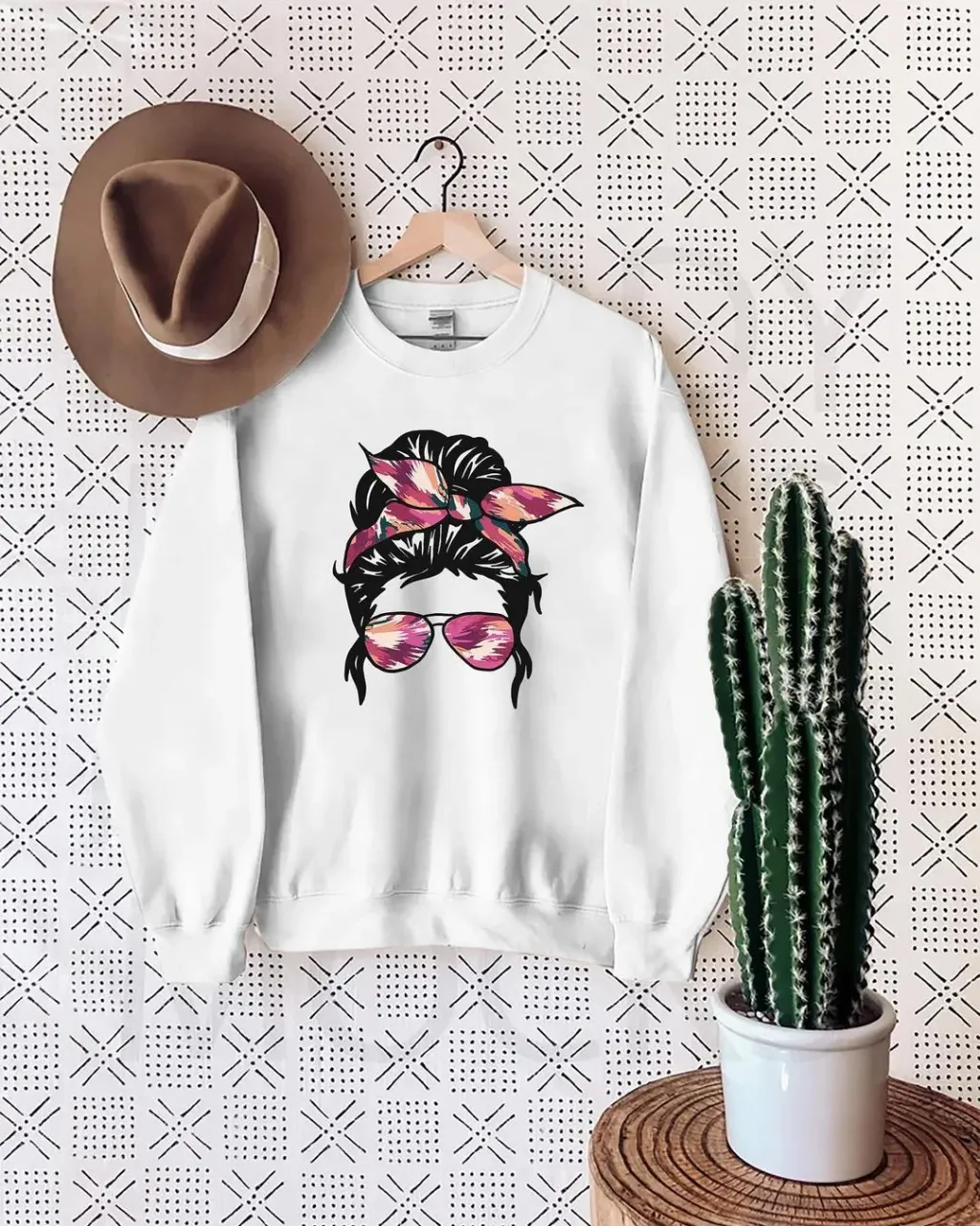 Hipster Chismosa Cool Girl Unisex Heavy Blend Crewneck Sweatshirt. Other colors available. Only $22!! 
#etsy #hipster #chisme #chismosa #sweatshirt #pullover #etsyshop #etsysellersofinstagram #coolgirl #cutegifts #hisptergirl #cutesweatshirt #smallbusiness #apparel #sweater #modern #minimalist #hipsterstyle #hipsterfashion