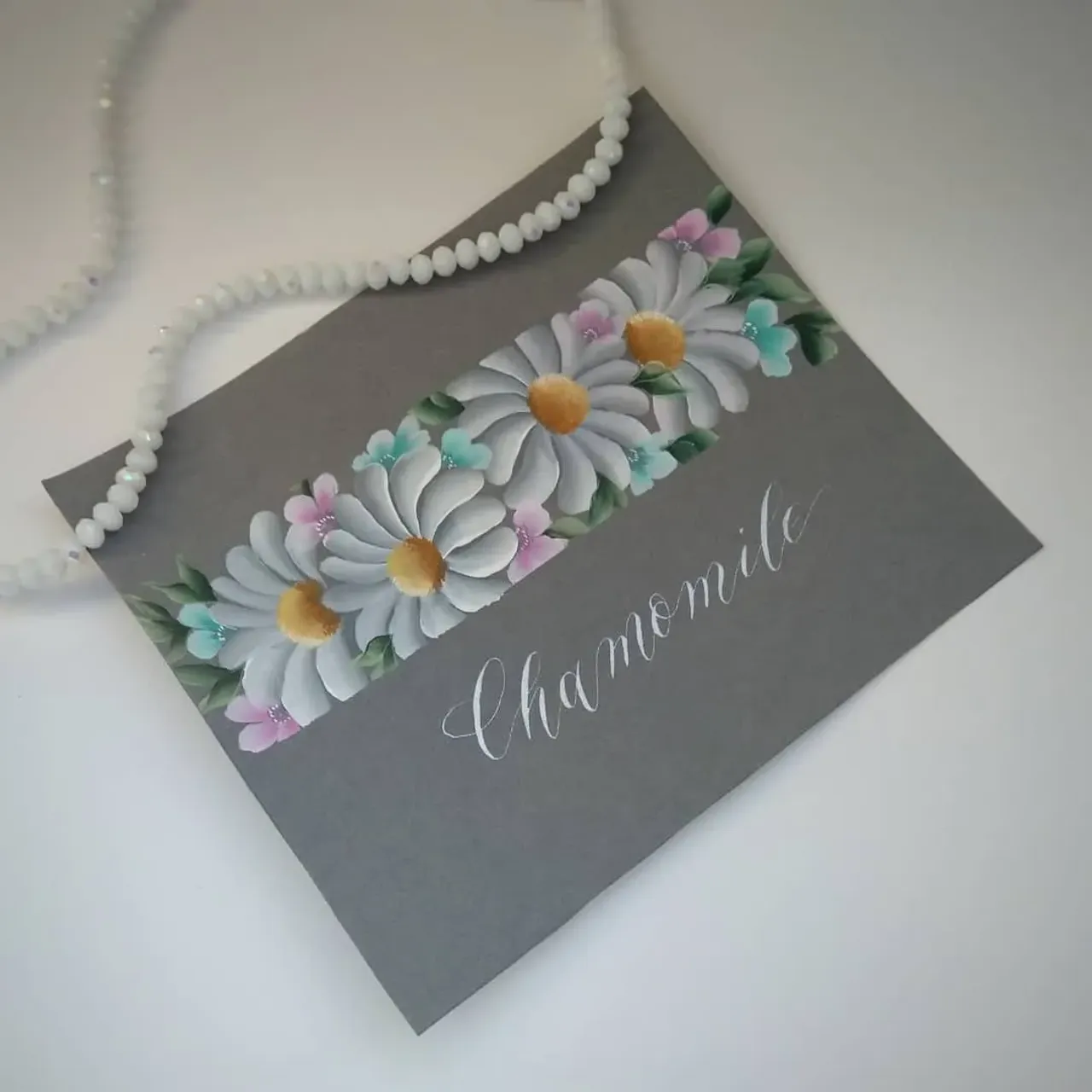 Первое домашнее задание от Татьяны Кудрявцевой @kudryavtsevatatiana. Ромашки всегда тяжело давались. Даже не знаю почему... Казалось бы, что может быть проще?...

Как вам салфетница?

#росписьдвойногомазка #роспись #росрисьпредметовинтерьера #onestroke #onestrokepainting #onestrokeflowers