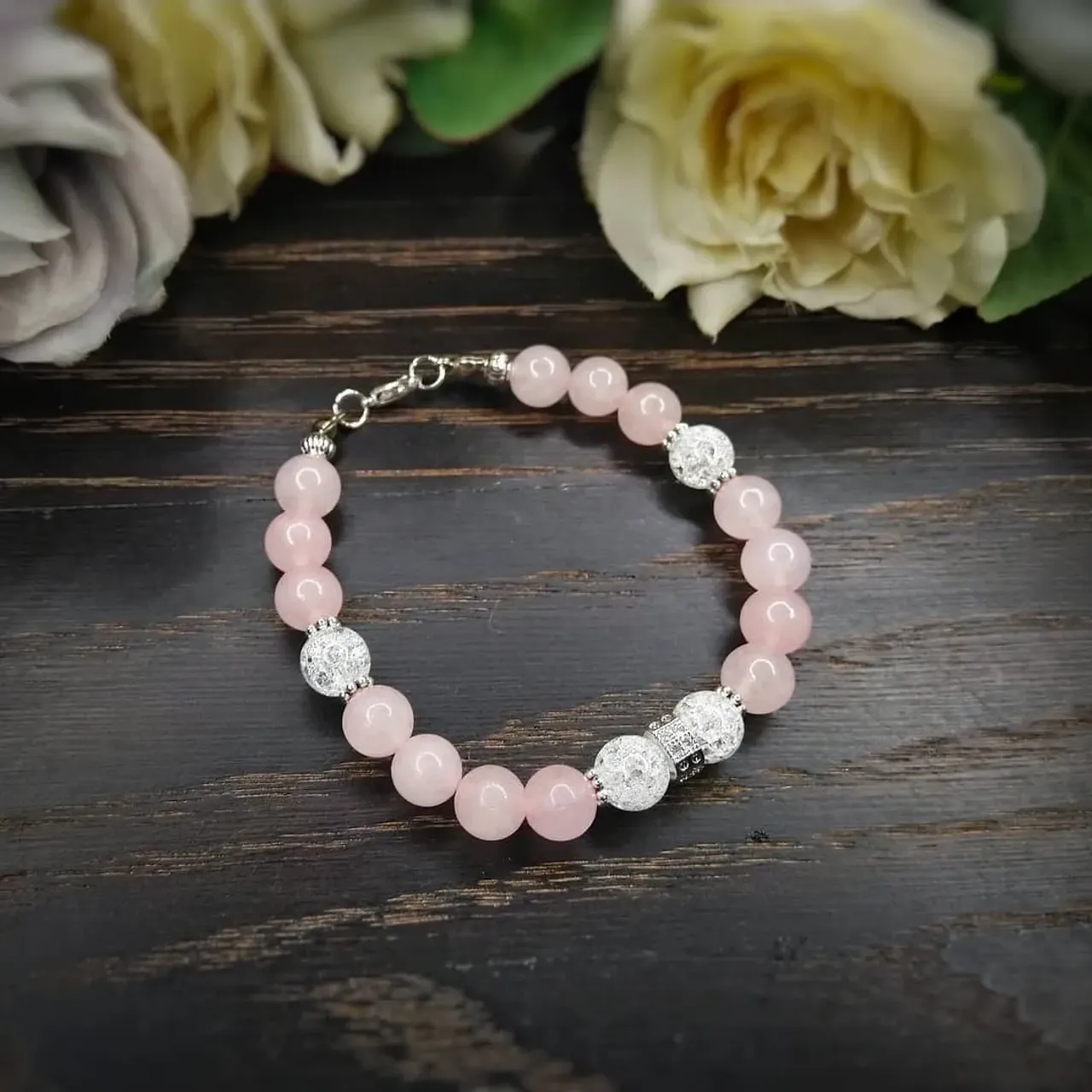 Нежнейший браслет из розового кварца, горного хрусталя и lux фурнитуры. В наличии нет. Под заказ
#украшенияназаказ #украшениянавыпускной #украшенияизнатуральныхкамней #браслетизрозовогокварца #браслетручнойработы #украшенияручнойработы #handmadejewelry #handmadegifts #handmadebracelet #olgamoshandmade
