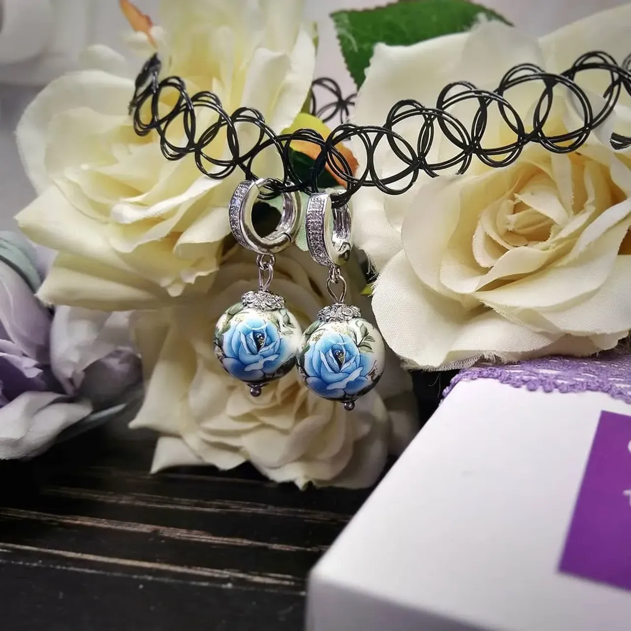 Вы любите розы? Я - очень! Эти сережки очень милые! 
Beautiful tensha earrings
🌹в наличии
🌺Бусины tensha 16 mm, гипоаллергенная фурнитура(Tensha beads 16mm, lux accessories)
🌻доставка по всему миру (all over the world delivering)
🌷0982134393
#украшенияназаказ #украшенияручнойработы #серьгиручнойработы #серьгитенша #большиесерьги #летниесерьги #tenshaearrings #handmadegifts #handmadejewelry #handemadeearrings  #floralearrings #olgamoshandmade #vintageearrings