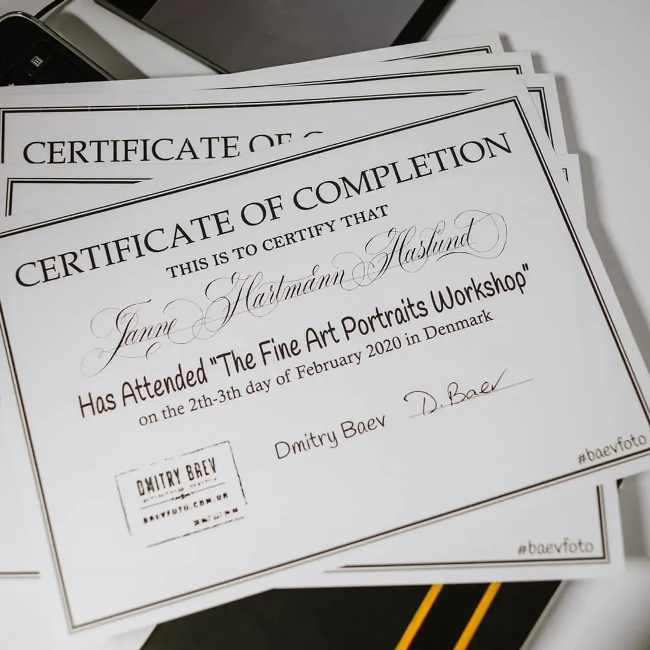 Как сделать так, чтоб твой диплом стал не просто скучной бумажкой, а выглядел стильно и излучал тепло? Нужно добавить каллиграфию🙂
Жаль, что получилось сфотографировать только одно имя
#каллиграфияпером #каллиграфия #сертификат #сертификатназаказ #каллиграфиятонкимпером #каллиграфияназаказ #каллиграфияукраина #карточкикаллиграфия #calygraphyart #calygraph #calygraphy #caligraphyletters #calygraphycertificate