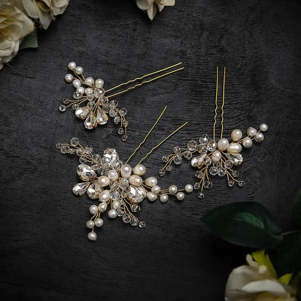 Шпилечки для невесты с натуральным жемчугом #украшенияназаказ #украшениядляневесты #свадебныеукрашения #украшенияручнойработы #украшениявприческу #шпилькидляневесты #жемчужныешпильки #вечерниеукрашения #handmadepin #bridalpin #handmadejewelry #handmade #olgamoshandmade