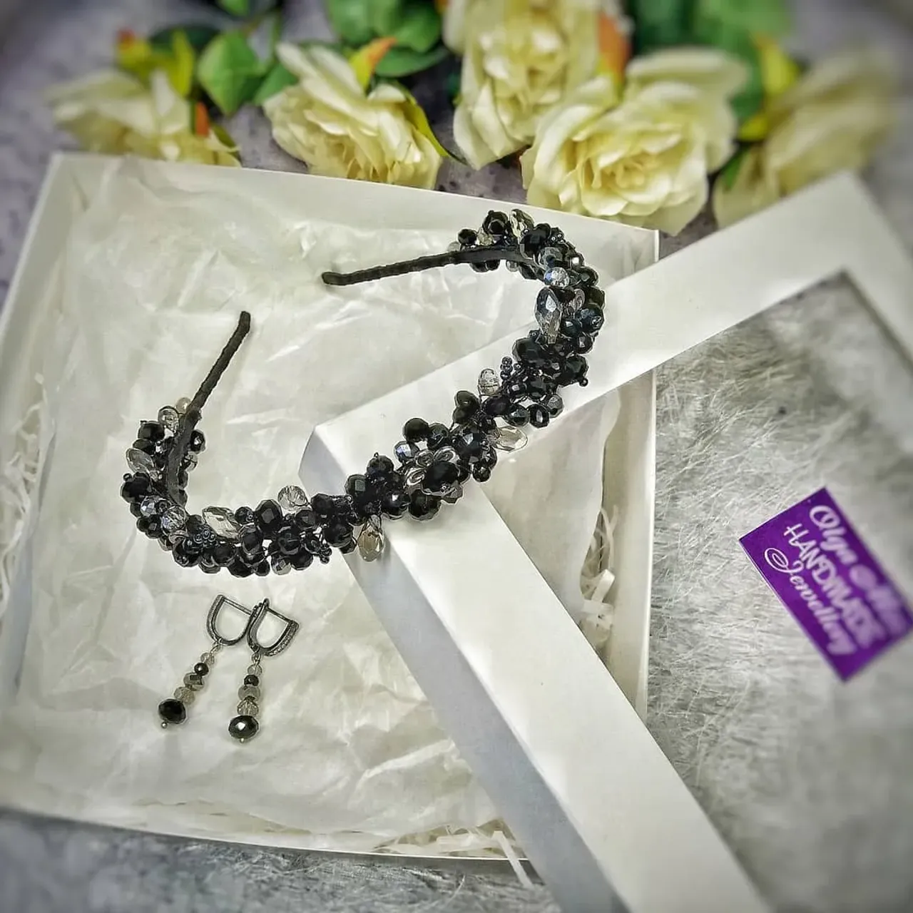 Этот комплект будет прекрасным дополнением к Вашему наряду на праздник.
🌸В наличии
🏵️Фурнитура LUX
🌺цена комплекта 700 грн
#украшенияназаказ #украшенияручнойработы #украшениянавыпускной #украшениянановыйгод #украшениядляволос #обручручнойработы #серьгиручнойработы #серьгиназаказ  #handmade #handmadejewelry #handemadeearrings #olgamoshandmade