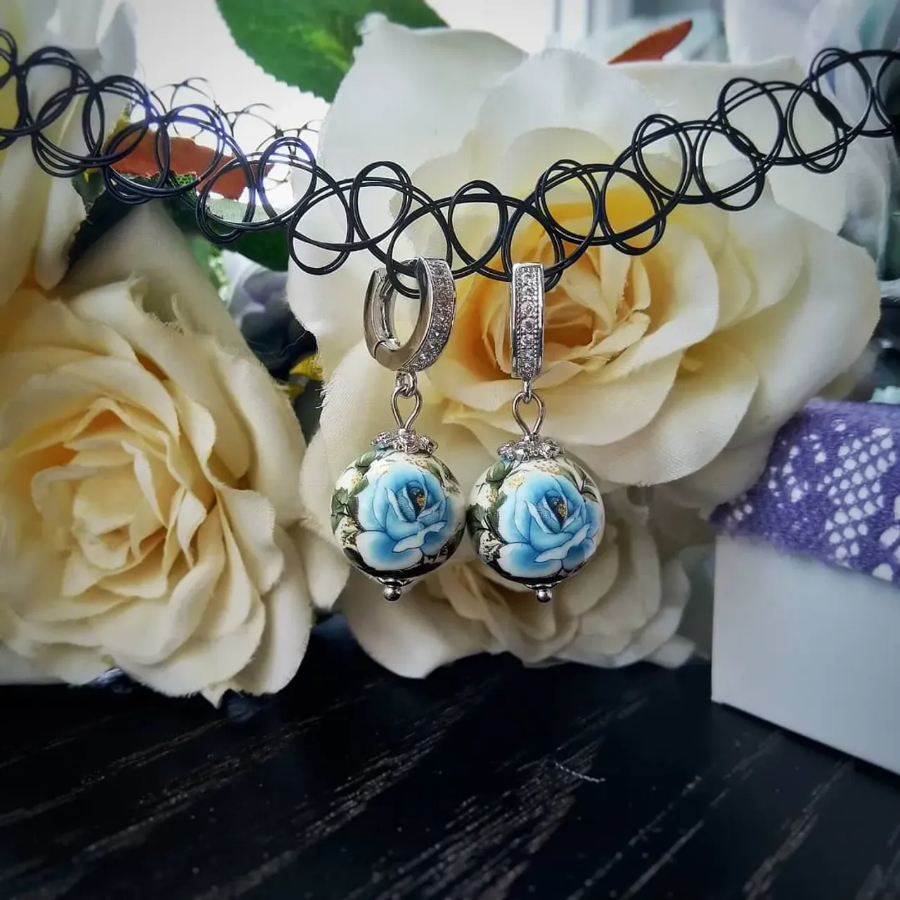 Вы любите розы? Я - очень! Эти сережки очень милые! 
Beautiful tensha earrings
🌹в наличии
🌺Бусины tensha 16 mm, гипоаллергенная фурнитура(Tensha beads 16mm, lux accessories)
🌻доставка по всему миру (all over the world delivering)
🌷0982134393
#украшенияназаказ #украшенияручнойработы #серьгиручнойработы #серьгитенша #большиесерьги #летниесерьги #tenshaearrings #handmadegifts #handmadejewelry #handemadeearrings  #floralearrings #olgamoshandmade #vintageearrings