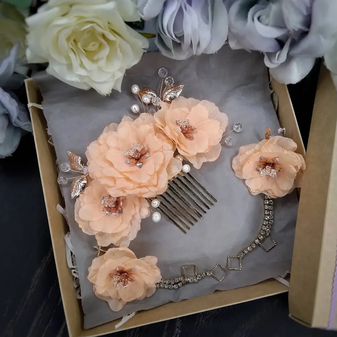 New wedding set in peach color with handmade flowers and lux accessories.
🌹In stock
🌺Comb and earrings
🌷Comb - 15 cm (5,9 inch), earrings - 9 cm (3.5 inch)
🌼All over the world delivering
0982134393
#comb #weddingvine #weddigjewelry #wedding #weddingaccesories #weddingcomb #bridalcomb #floralearrings #floralcomb #etsy #bridalaccessory #bridalearrings #свадьба #свадьба2019 #свадьбаодесса2019 #свадебныеукрашения #украшениявприческуневесты #украшенияукраина #украшенияназаказ #украшениянасвадьбу #свадебныйгребеньвприческу #гребеньвприческуневесте #свадебнаяветочкадляволос #свадебныесерьги #украшенияручнойработы #серьгиручнойработы