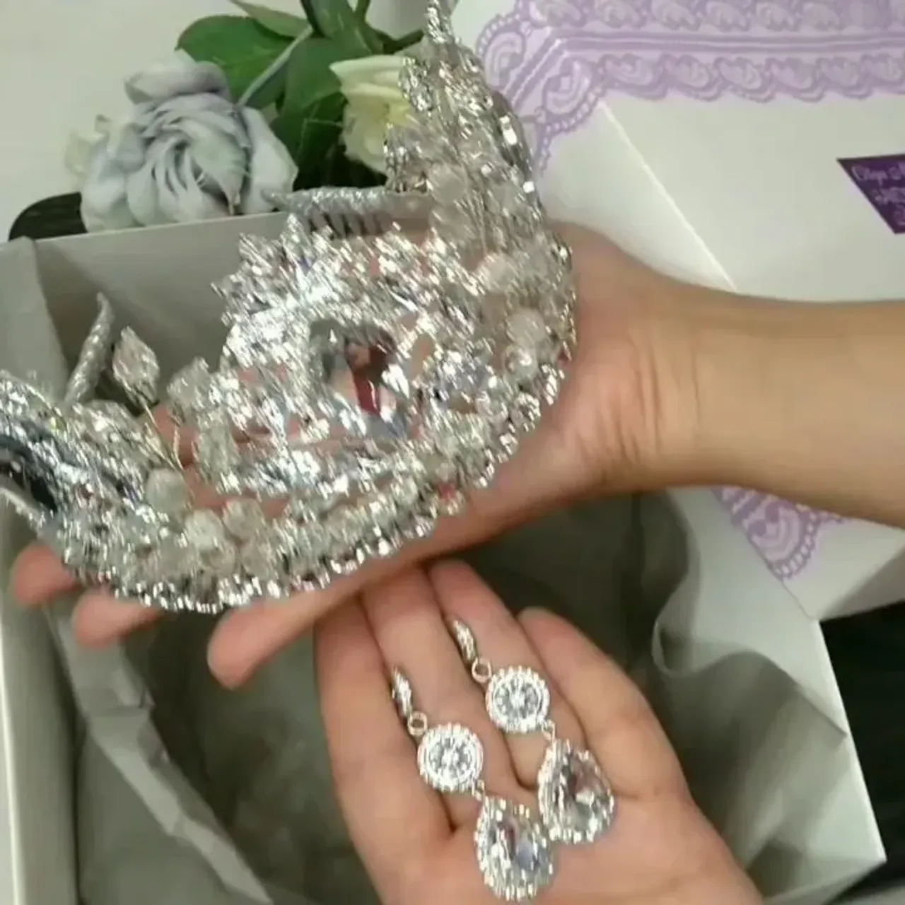 Luxurious crown for bride
#crownforbride #bridaldiadem #bridalcrown #bridaltiara #bridalaccessory #bridaljewelry #weddigjewelry #weddingaccesories #weddingearrings #weddingcrown #weddingtiara #свадебныеукрашения #украшениявприческуневесты #свадебнаякорона #свадебнаядиадема