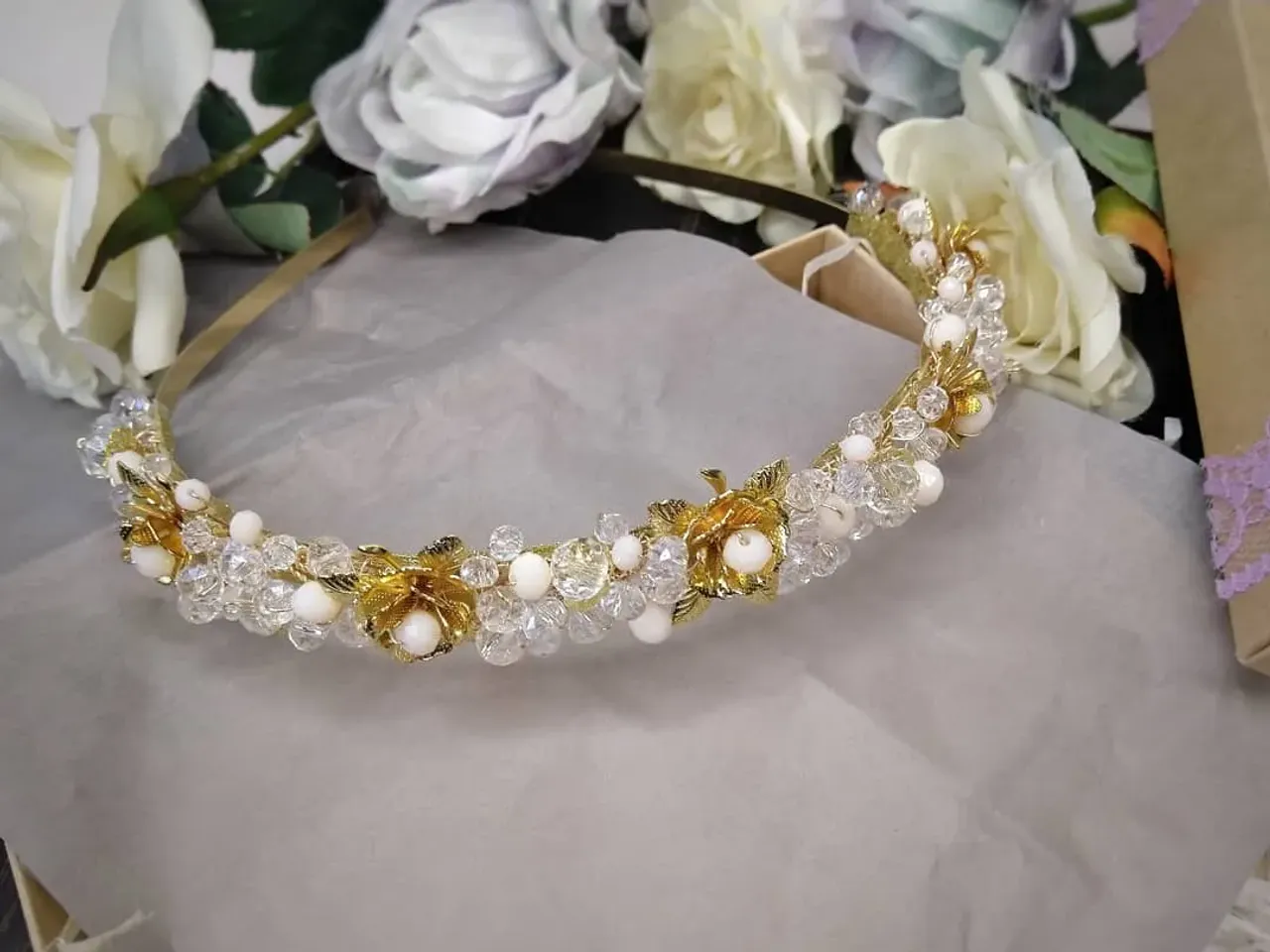 Sensitive band for brides with gold flowers and ivory beads.
Нежный обруч для невесты или выпускницы с бусинами цвета ivory. 🌹в наличии
🌼 Металлические цветы, чешские хрустальные и цвета слоновой кости бусины
🌷Отправка по Миру
🌺 0982134393
#bridalband #tiaraforbride #bride #weddingdecor #weddigjewelry #wedding #weddingaccesories #weddingtiara #handmadeaccessory #handmadegifts #handmadejewelry #handmadeband #olgamoshandmade #украшениявприческуневесты #украшенияназаказ #украшениянасвадьбу #украшениянавыпускной #украшенияручнойработы #украшенияукраина #украшениядляволос #свадьба #свадебноеплатье #свадебныеукрашения #свадебнаяветочкадляволос