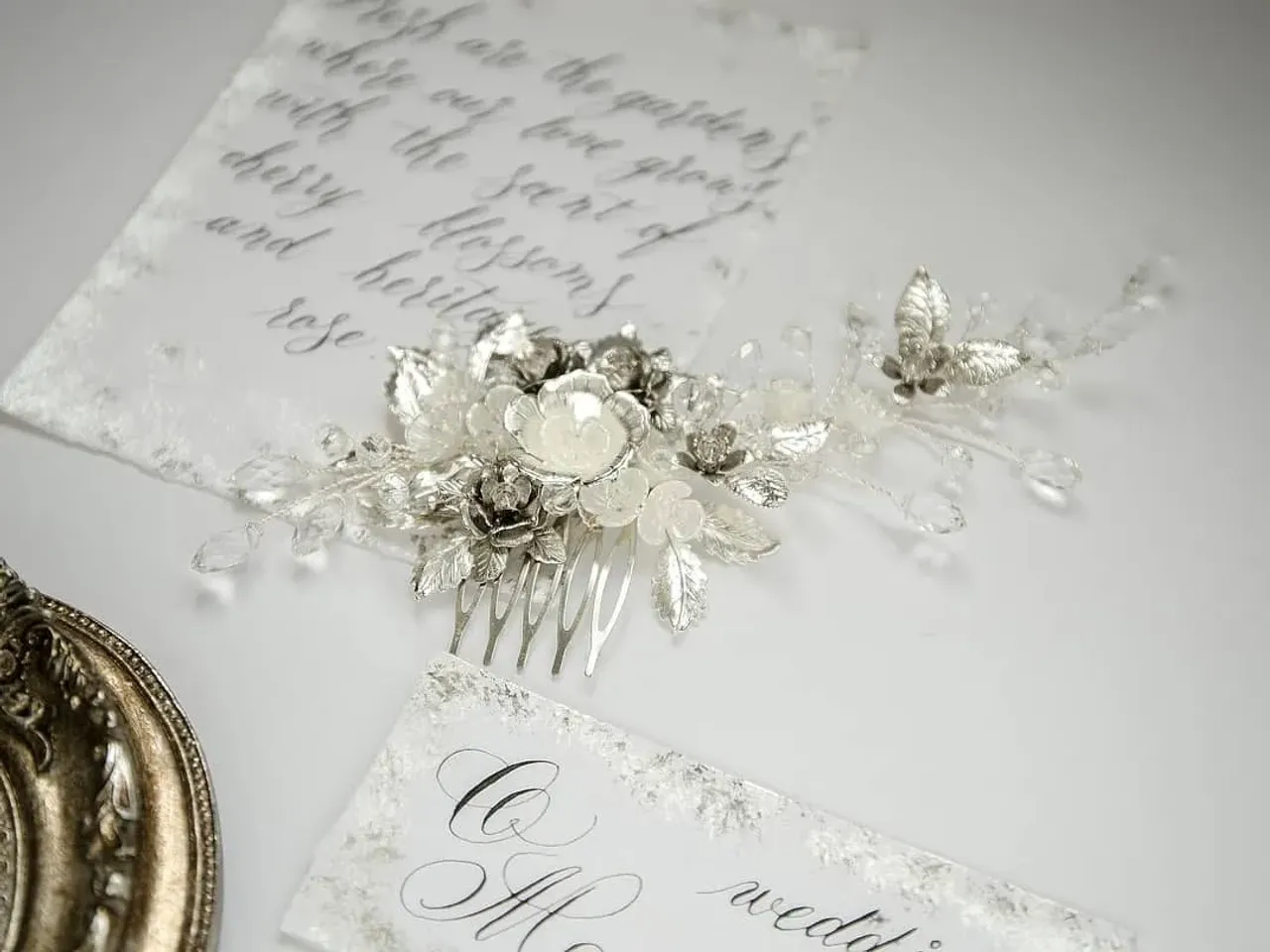 Как важно получать удовольствие в мелочах! - утренний кофе из фарфоровой чашки, интересная книга, красивый вид из окна, прогулка под весенним солнышком.... Оказывается, от качественной фурнитуры тоже получаешь удовольствие.

На фото новый свадебный гребешок из качественной американской фурнитуры.

Длина - 13-15 см

Стоимость: 730 грн

Заказ можно сделать по телефону: +380982134393
Или в директе.

#свадебныйгребеньвприческу #свадебныеукрашения #свадебнаяветочкадляволос #украшениявприческуневесты #свадьбаодесса #weddingvine #weddingaccessories #bridalcomb #bridaljewelry