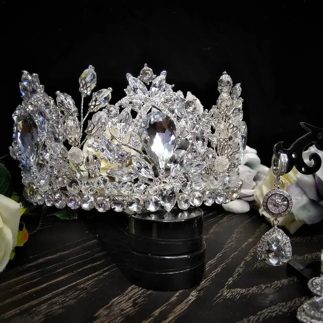 Magnificent tiara and earrings for the gallant bride
Великолепная диадема и серьги для смелой невесты
🌹In stock
🌼 brilliant accessories, rhinestones
🌷 Tiara Height - 7.5 cm (3 inch), earrings length - 6 cm (2.3 inch)
🌻All over the world delivery
+380982134393
#tiaraforbride #tiara #diadem #crown #crownforbride #bridaltiara #bridaldiadem #bridalcrown #bridalaccessories #weddigjewelry #weddingtiara #weddingdress #handmadeaccessory #handmadejewelry #bridalearrings #weddingearrings #свадебнаядиадема #свадебнаякорона #коронанасвадьбу #свадебныеукрашения #украшениявприческуневесты #украшенияназаказ #украшениянасвадьбу #украшенияручнойработы #свадьбаодесса #свадьба2019 #свадьба2019