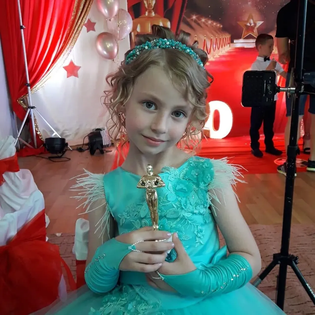 Вот такое чудо у нас получилось. Спасибо за фото!
Принимаю заказы на украшения 😊
#украшениявприческуневесты
#украшенияназаказ #украшениянасвадьбу #украшениявприческу #украшениянавыпускной #украшенияручнойработы #украшениядляволос #свадебныеукрашения #свадебнаяветочкадляволос #свадебныепрически #выпускной2019 #handmadegifts #handmadejewelry #handmadevine #handmadecrown