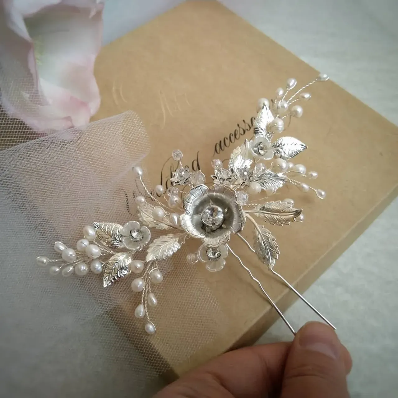Small hair pin with natural pearl already in stock.
🌹Lux metal accessories, natural pearls
🌼 15 cm(6 inch)
🌷 ±380982134393
#bridalhairpeace #bridalhairvine #bridalpin #bridalhairpins👰 #pearlhairpin #weddinghairpins #wedding #свадебныеукрашения #свадебнаяветочкадляволос #свадебныешпильки #свадьбаодесса