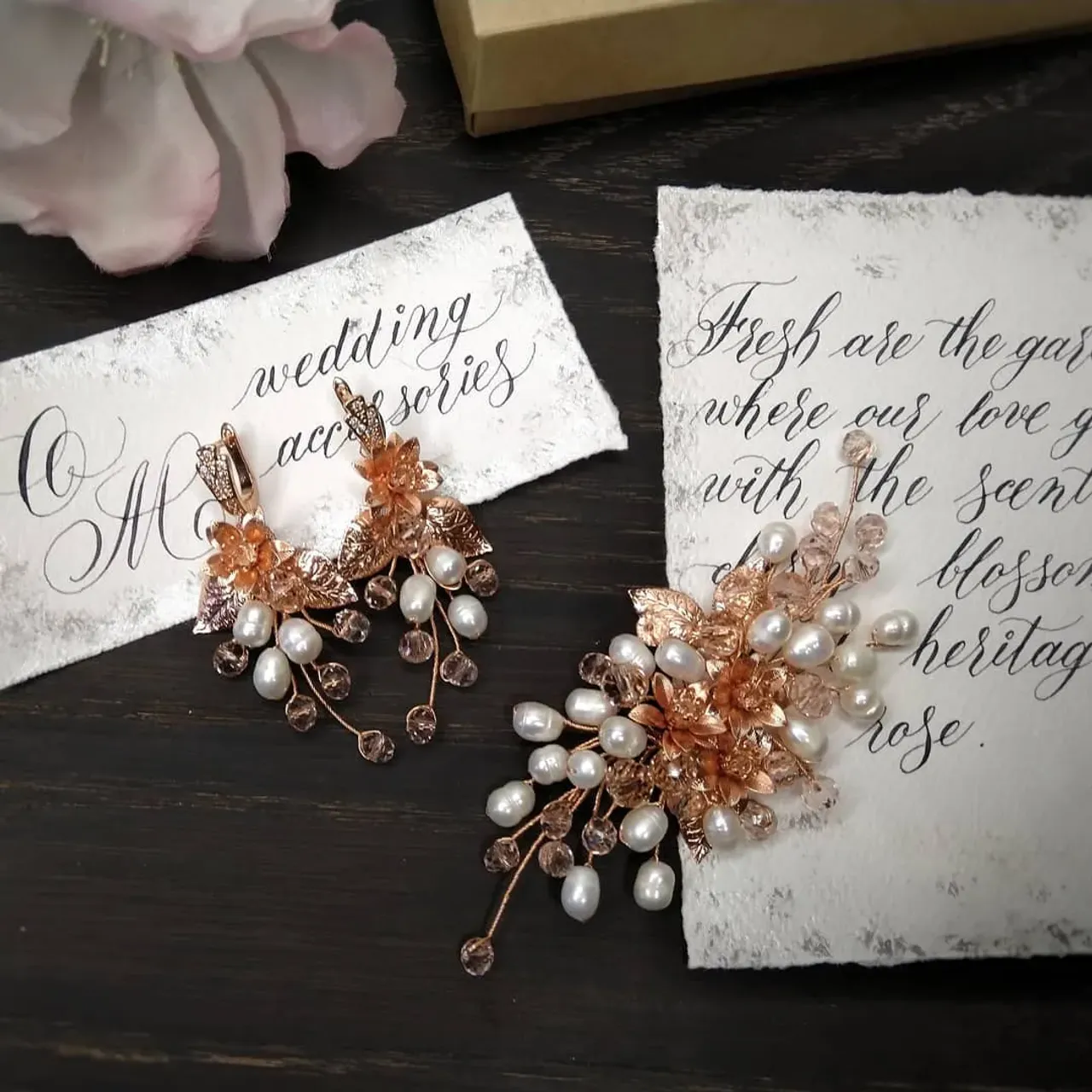 Комплект из фурнитуры цвета розового золота с натуральным жемчугом.
🌹В наличии. Цена - 750 грн
🌼Веточка в прическу - 12 см, серьги - 6 см
🌷 Натуральный речной жемчуг, фурнитура люкс
🌺0982134393
#украшениявприческуневесты #свадебныйгребеньвприческу #свадебныеукрашения #свадьба2019 #свадебнаяветочкадляволос #свадьбаодесса2020 #свадьбаодесса #украшенияукраина #украшениянасвадьбу #weddingvine #weddigjewelry #weddingearrings #weddingaccesories #bridalhairvine #bridaltiara #bridalaccessory