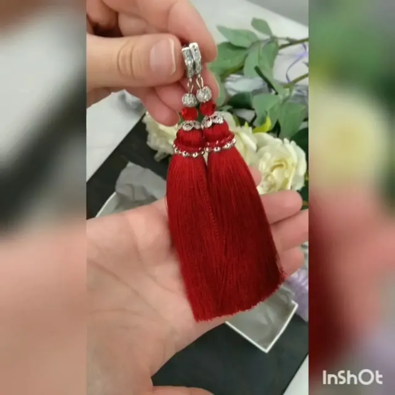 Gorgeous earrings tassels!! Они шикарны!
#серьгиручнойработы #серьги #серьгикисти #красныесерьги #серьгиназаказ #украшенияназаказ #украшениянавыпускной #украшенияручнойработы #handmadegifts #handmadejewelry #handemadeearrings #redearrings #earringsbrushes #handmadeearringsbrushes #olgamoshandmade