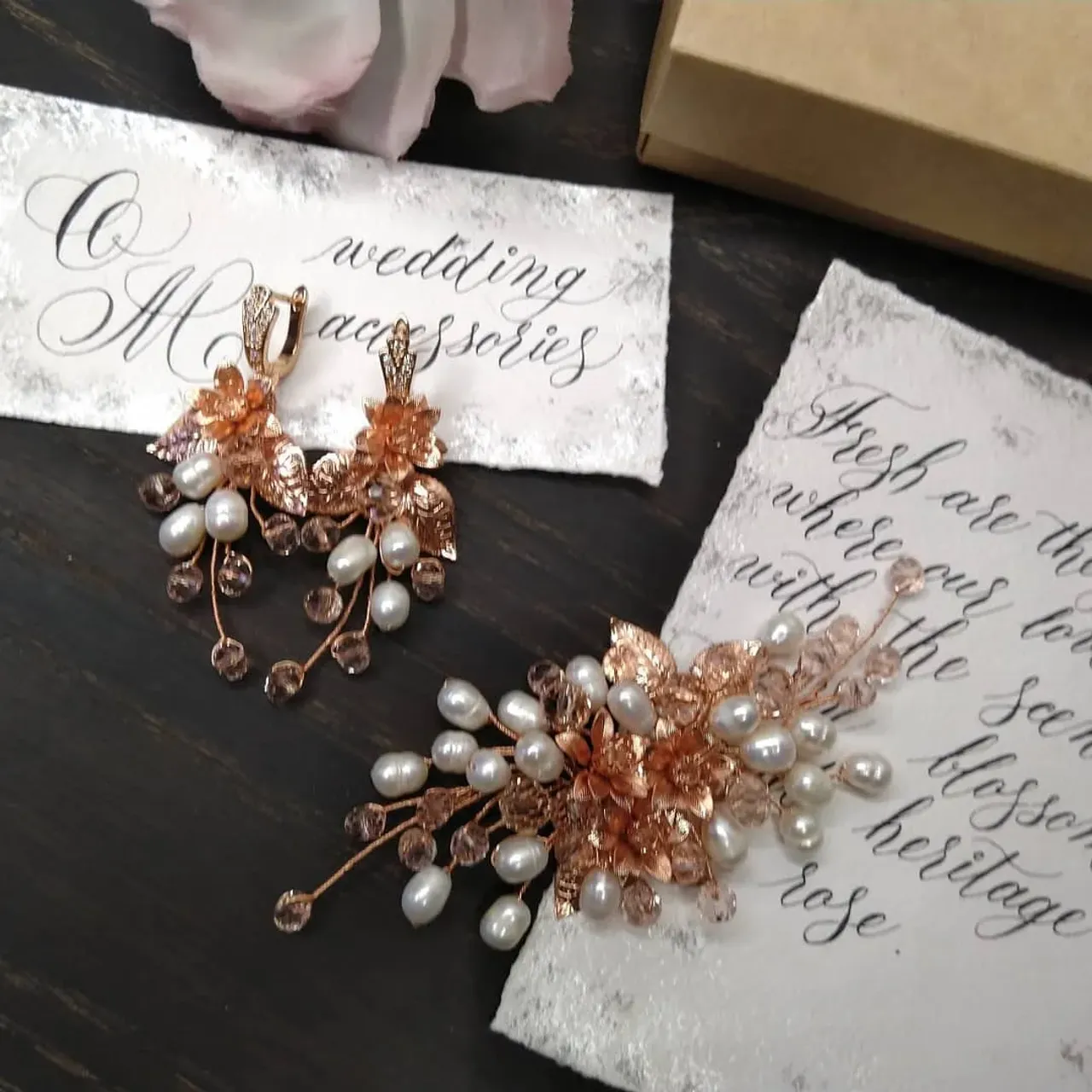 Комплект из фурнитуры цвета розового золота с натуральным жемчугом.
🌹В наличии. Цена - 750 грн
🌼Веточка в прическу - 12 см, серьги - 6 см
🌷 Натуральный речной жемчуг, фурнитура люкс
🌺0982134393
#украшениявприческуневесты #свадебныйгребеньвприческу #свадебныеукрашения #свадьба2019 #свадебнаяветочкадляволос #свадьбаодесса2020 #свадьбаодесса #украшенияукраина #украшениянасвадьбу #weddingvine #weddigjewelry #weddingearrings #weddingaccesories #bridalhairvine #bridaltiara #bridalaccessory