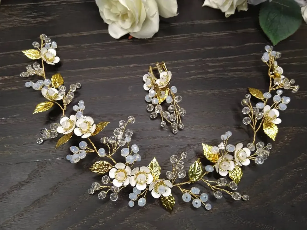 Чудный комплект улетел к своей новой хозяйке в Америку #украшенияназаказ #украшенияручнойработы #украшениянавыпускной #украшениядляневесты #украшениянасвадьбу #свадебныеукрашения #украшениядляволос #украшениявприческу #серьгиручнойработы #серьгинасвадьбу #handmadegifts #handmadejewelry #handemadeearrings #weddingvine #weddigjewelry #wedding #weddingaccesories