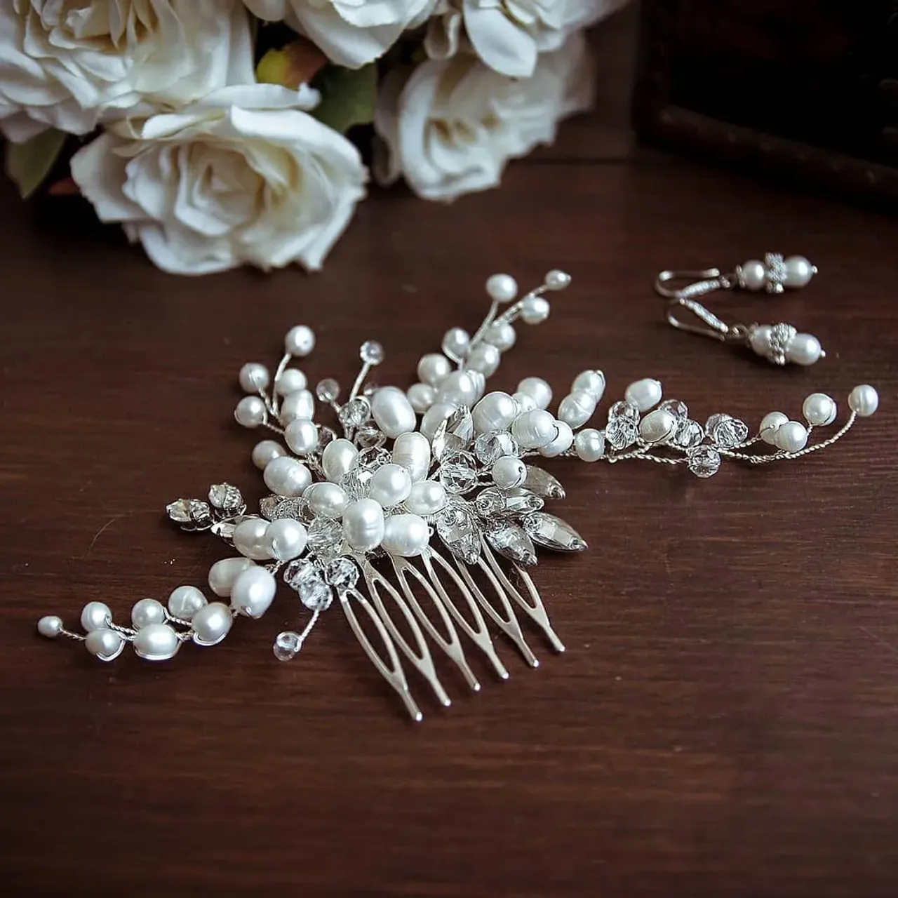 Гребень для невесты из натурального жемчуга и страз, выполненный на заказ #украшенияназаказ #украшенияручнойработы #украшениядляневесты #свадебныеукрашения ##вечерниеукрашения #handmade #handmadejewelry #handmadecom #bridalcomb #pearlcomb