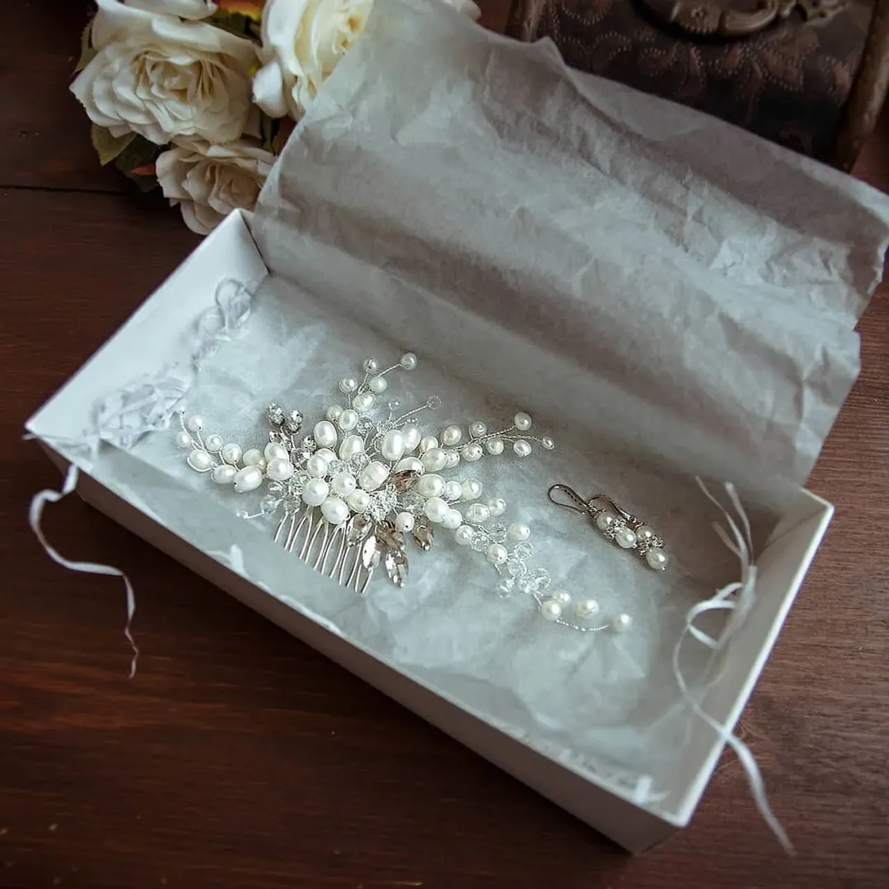 Гребень для невесты из натурального жемчуга и страз, выполненный на заказ #украшенияназаказ #украшенияручнойработы #украшениядляневесты #свадебныеукрашения ##вечерниеукрашения #handmade #handmadejewelry #handmadecom #bridalcomb #pearlcomb