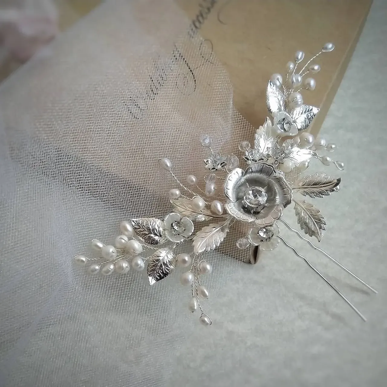 Small hair pin with natural pearl already in stock.
🌹Lux metal accessories, natural pearls
🌼 15 cm(6 inch)
🌷 ±380982134393
#bridalhairpeace #bridalhairvine #bridalpin #bridalhairpins👰 #pearlhairpin #weddinghairpins #wedding #свадебныеукрашения #свадебнаяветочкадляволос #свадебныешпильки #свадьбаодесса