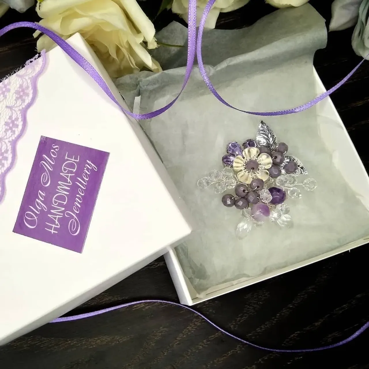 Брошь с натуральным аметистом
🌹В наличии
🌼Хрустальные чешские бусины, стразы, металлическая фурнитура
🌷Размер - 3 см
🌺0982134393
#брошьсаметистом #брошьназаказ #брошьручнойработы #украшенияназаказ #украшениянасвадьбу #украшенияизнатуральныхкамней #украшенияручнойработы #подарок #подарокподруге #подарокмамеукраина #handmadegifts #handmadejewelry #handmadebrooch #olgamoshandmade