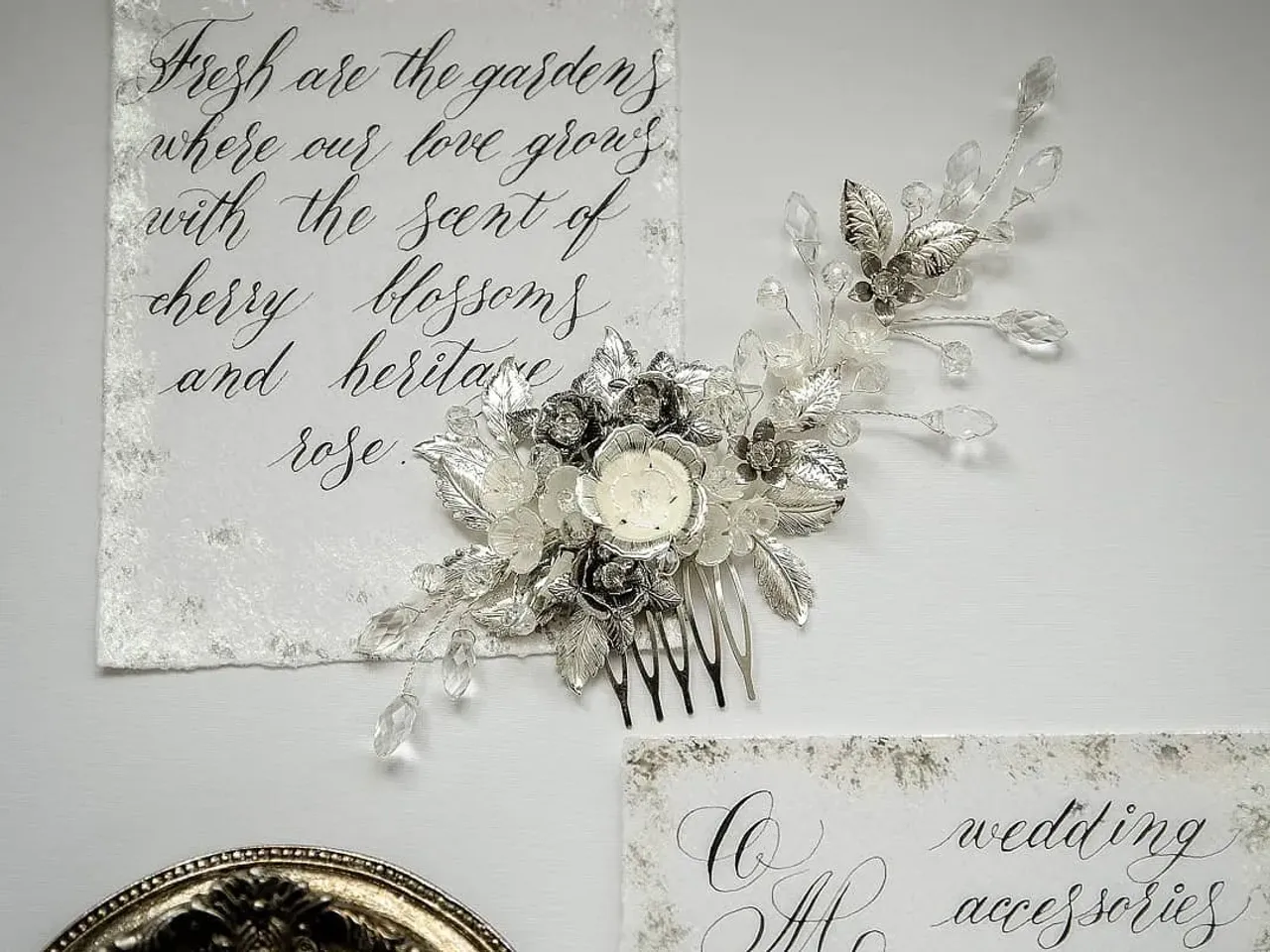 Как важно получать удовольствие в мелочах! - утренний кофе из фарфоровой чашки, интересная книга, красивый вид из окна, прогулка под весенним солнышком.... Оказывается, от качественной фурнитуры тоже получаешь удовольствие.

На фото новый свадебный гребешок из качественной американской фурнитуры.

Длина - 13-15 см

Стоимость: 730 грн

Заказ можно сделать по телефону: +380982134393
Или в директе.

#свадебныйгребеньвприческу #свадебныеукрашения #свадебнаяветочкадляволос #украшениявприческуневесты #свадьбаодесса #weddingvine #weddingaccessories #bridalcomb #bridaljewelry