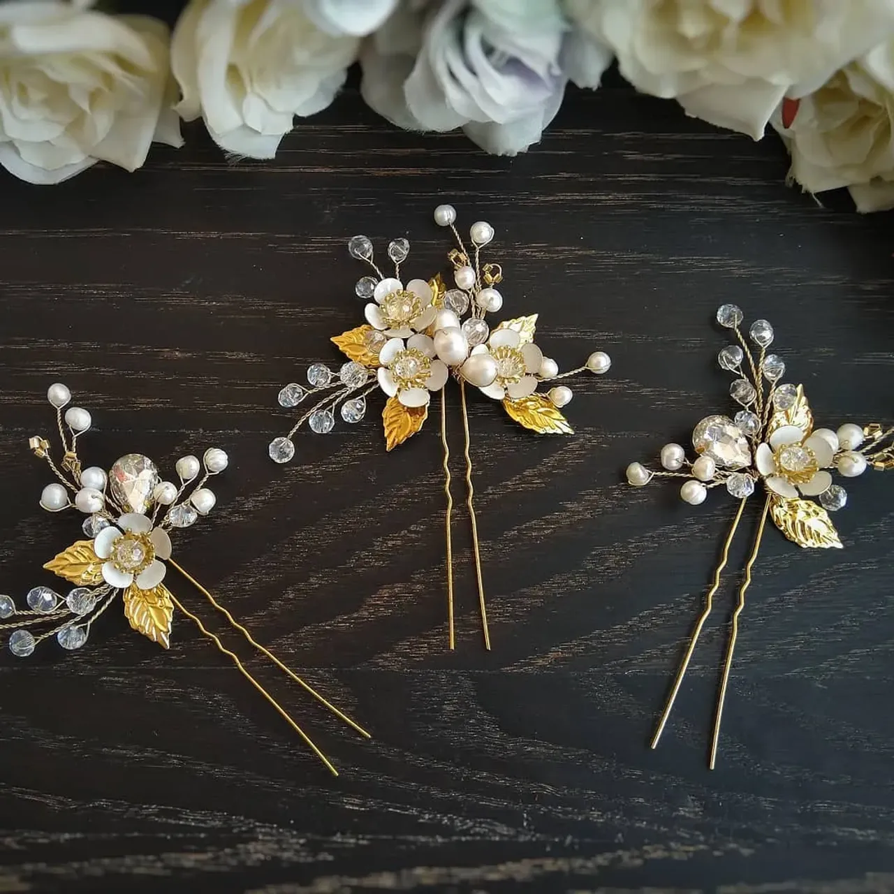 Комплект шпилек с натуральным жемчугом
🌹В наличии 🌷Натуральный жемчуг, чешские хрустальные бусины, металлическая фурнитура
🌻0982134393
#украшенияназаказ #украшениянавыпускной #украшениядляневесты #свадебныеукрашения #украшениянасвадьбу #украшениясжемчугом #свадебнаяветочкадляволос #свадебныешпильки #украшенияручнойработы #weddigjewelry #weddinghairpin #handmadepin #handmadejewelry  #handmadegifts #handmade #olgamoshandmade