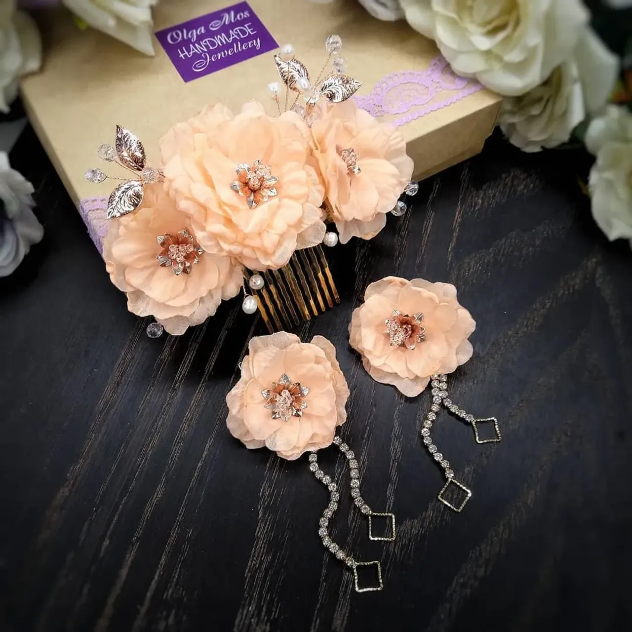 New wedding set in peach color with handmade flowers and lux accessories.
🌹In stock
🌺Comb and earrings
🌷Comb - 15 cm (5,9 inch), earrings - 9 cm (3.5 inch)
🌼All over the world delivering
0982134393
#comb #weddingvine #weddigjewelry #wedding #weddingaccesories #weddingcomb #bridalcomb #floralearrings #floralcomb #etsy #bridalaccessory #bridalearrings #свадьба #свадьба2019 #свадьбаодесса2019 #свадебныеукрашения #украшениявприческуневесты #украшенияукраина #украшенияназаказ #украшениянасвадьбу #свадебныйгребеньвприческу #гребеньвприческуневесте #свадебнаяветочкадляволос #свадебныесерьги #украшенияручнойработы #серьгиручнойработы