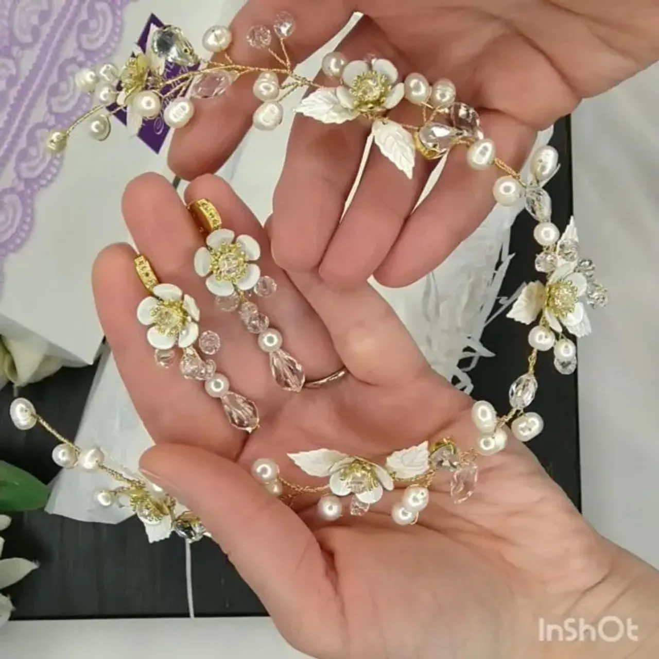 Комплект с натуральным жемчугом в наличии 
#украшенияназаказ #украшениянавыпускной #свадебныеукрашения #свадебнаяветочкадляволос #украшенияручнойработы #серьгиручнойработы #веточкавприческу #веточкавприческуневесты #handmadegifts #handmadejewelry #handmadevine #handemadeearrings #olgamoshandmade