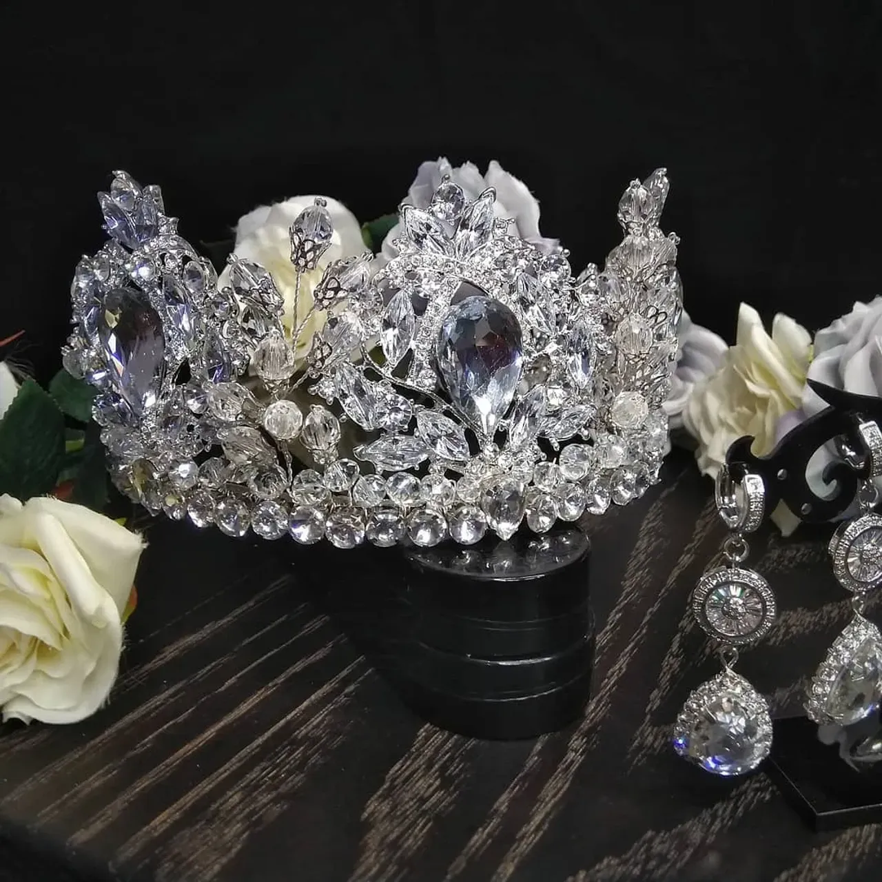 Magnificent tiara and earrings for the gallant bride
Великолепная диадема и серьги для смелой невесты
🌹In stock
🌼 brilliant accessories, rhinestones
🌷 Tiara Height - 7.5 cm (3 inch), earrings length - 6 cm (2.3 inch)
🌻All over the world delivery
+380982134393
#tiaraforbride #tiara #diadem #crown #crownforbride #bridaltiara #bridaldiadem #bridalcrown #bridalaccessories #weddigjewelry #weddingtiara #weddingdress #handmadeaccessory #handmadejewelry #bridalearrings #weddingearrings #свадебнаядиадема #свадебнаякорона #коронанасвадьбу #свадебныеукрашения #украшениявприческуневесты #украшенияназаказ #украшениянасвадьбу #украшенияручнойработы #свадьбаодесса #свадьба2019 #свадьба2019