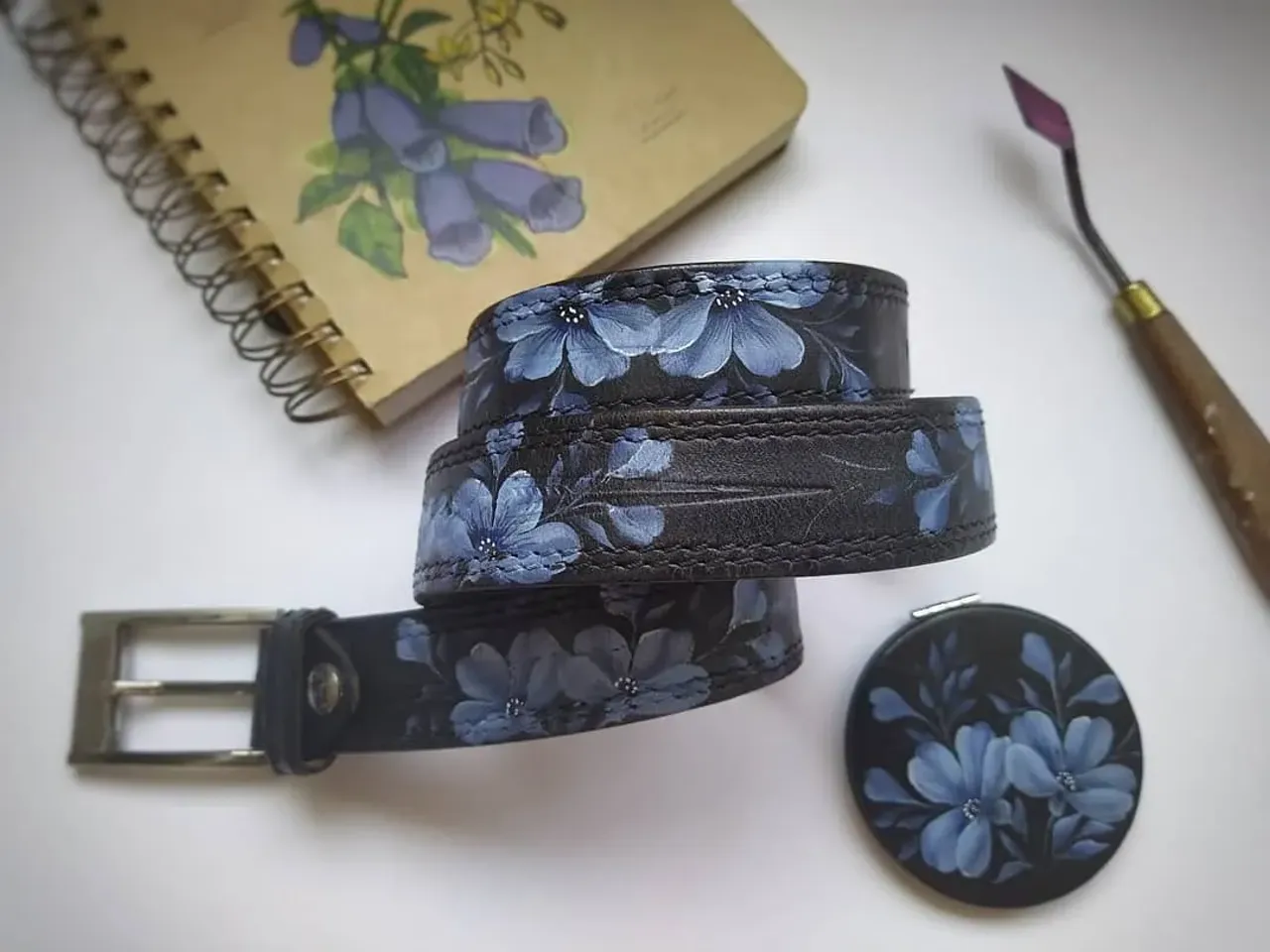 Второй урок курса по росписи @kudryavtsevatatiana  пройден! Идём дальше...
#росписьдвойногомазка #росписьпокоже #росписьпокожеакрилом #росписьпредметов #onestroke #onestrokeflowers #onestrokepainting #onestrokepaintingclass