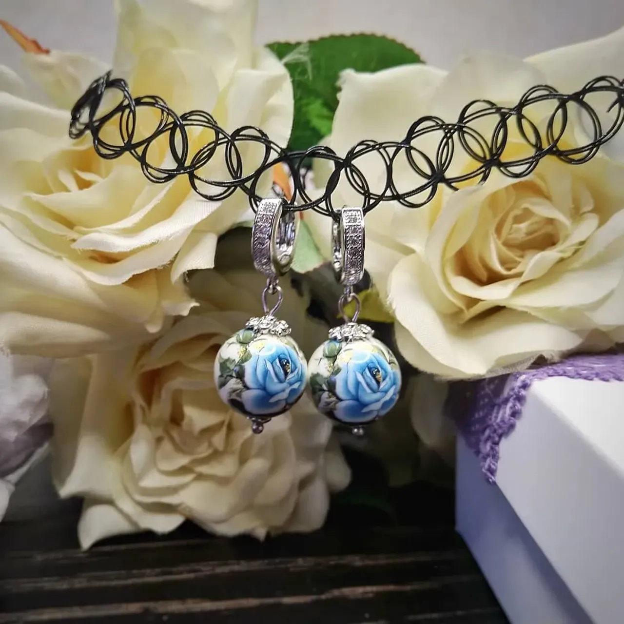 Вы любите розы? Я - очень! Эти сережки очень милые! 
Beautiful tensha earrings
🌹в наличии
🌺Бусины tensha 16 mm, гипоаллергенная фурнитура(Tensha beads 16mm, lux accessories)
🌻доставка по всему миру (all over the world delivering)
🌷0982134393
#украшенияназаказ #украшенияручнойработы #серьгиручнойработы #серьгитенша #большиесерьги #летниесерьги #tenshaearrings #handmadegifts #handmadejewelry #handemadeearrings  #floralearrings #olgamoshandmade #vintageearrings