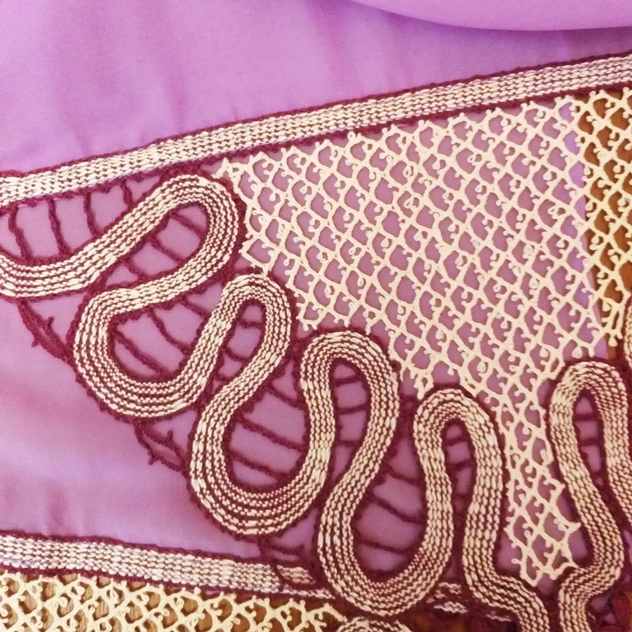 Detailed patterns with instructions for making lace edges for a scarf.