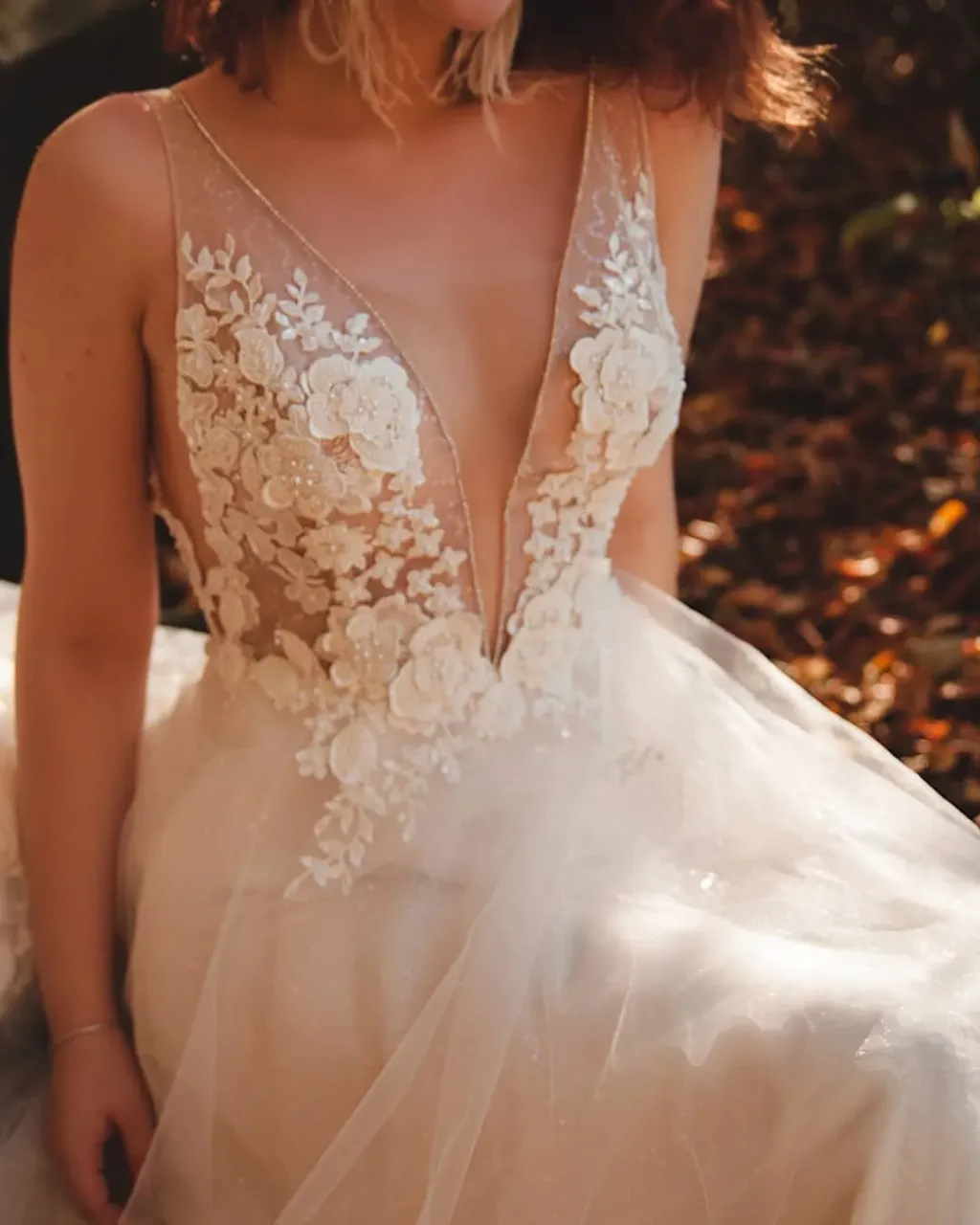 We were asked for a wedding dress inspired by these two wedding dresses. 😍 The front of our wedding dress - Gabriela from the 2020 collection and the back of this wedding dress found on the internet. You will see the effect in the following photos.🥰 The dress was made completely online! No fitting! And it flew to Colorado Springs, USA! 🥳 👉 How to order a wedding dress online? You will find out at this link: http://www.lucky-dress.eu/en/
#weddingdress #weddingdresses #weddinggown #dreamwedding #weddingday #bridaltrends #bridalgowns #bridalstylist #bohoweddinginspo #bohoweddingstyle #bohoweddinggown #bohodresses #bohodressstudio #rusticdress #rusticdresser #rusticweddingideas #rusticweddingdress #rusticweddingstyle #bridaldesigner #bridaldressmaker