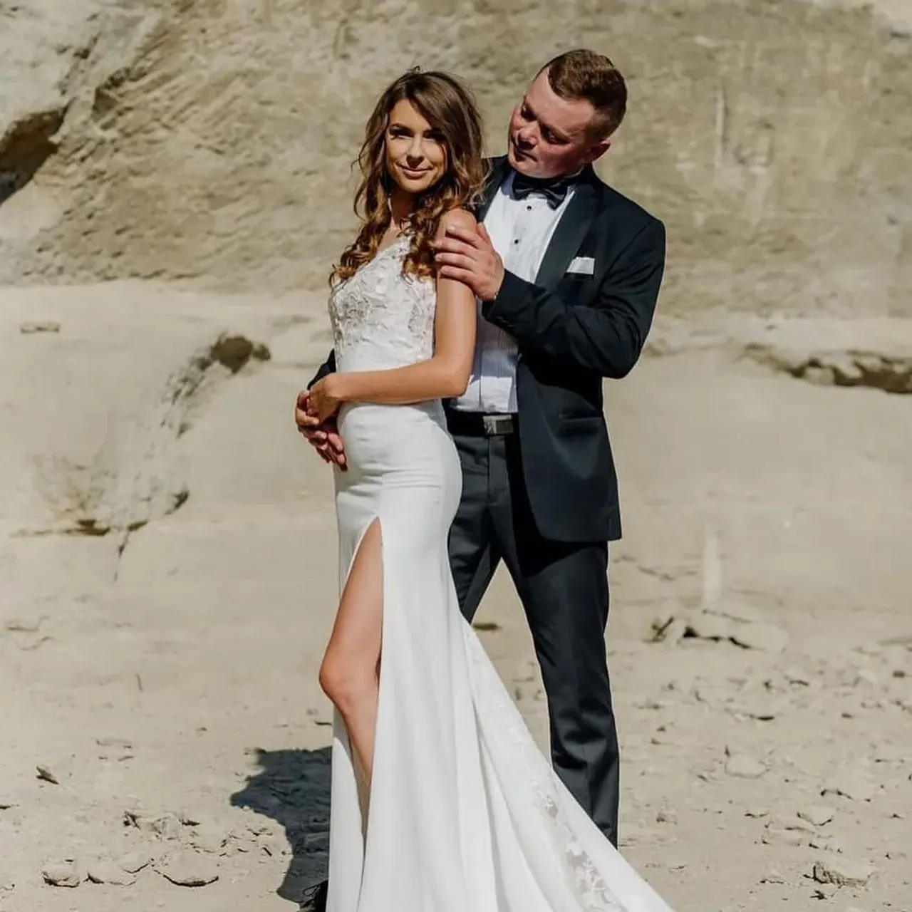 This dress is a HIT 😍 Especially on our bride Angelika! Melisandre is a dress with a tight cut and its base is made of wedding elastic crepe in the colour of broken white (off white). The boat-shaped neckline is made of flesh-coloured stretch mesh with exclusive Italian lace and sequins. Remember that each of our wedding dresses is subject to any modifications. So if you want to make changes to your Melisandre wedding dress. You can do it - just contact us!

—

We sew wedding dresses from scratch! Choose a ready-made wedding dress design, make changes or create your own unique wedding dress. We also carry out orders online!

 ---
#bridals #bridalwear #bridaldress #bridalstyle #bridalinspiration #bridalgown #bride2be #brideinspo #bridetobe2021 #wedding2021 #dressmaker #bohodressstudio #rusticdress #rusticdresser #rusticweddingideas #rusticweddingdress #rusticweddingstyle#rusticweddinginspiration #rusticweddingstyling #rusticweddinginspo #bridaloutfit