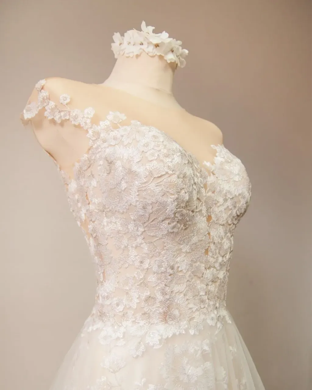 Will a dress with a very elegant finish be suitable for elopement? 🤍✨
The answer in the last photo!

We sew this unique dress from scratch on an individual order for our wonderful #luckybride, Charity! 🤍

#luckydress #atelierluckydress #weddinggowndesigner #weddinggownshopping #weddinggownforsale #customweddingdress #customweddinggown #bespokedress #mstomrs #isaidyestothedress #wedding2022 #weddinggowninspiration #engagedaf #bridalglamour #bridallookbook #blushweddingdress #whiteweddingdress #elopementphotography #bridaltips #girlbosshustle #weddingchic #premiumqualitydress #hautecouturebridal #hautecouturegown #weddingdressinspo