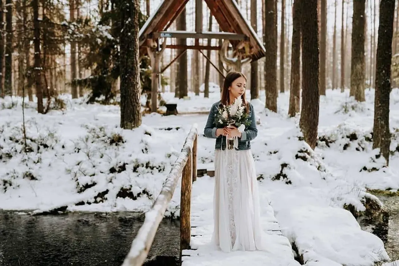 Our beautiful Bride Halina in custom made wedding dress and fabulous winter photoshoot! 🌨️😍 #Repost @weddingdominikadworszczak
• • • • • •
Zakopane 🌿🌿
#bridetobe#bride #winter #winterinmountains #wintertime #bridetobe2020 #weddingphotosesion #weddingphoto #polishgirl #wedding2021#bridetobe2021#portrait #weddingsession #people #lovepeople #peoplephotography #nature #flowers #weddingdress #weddingdesigner #weddingfashion #winterwedding